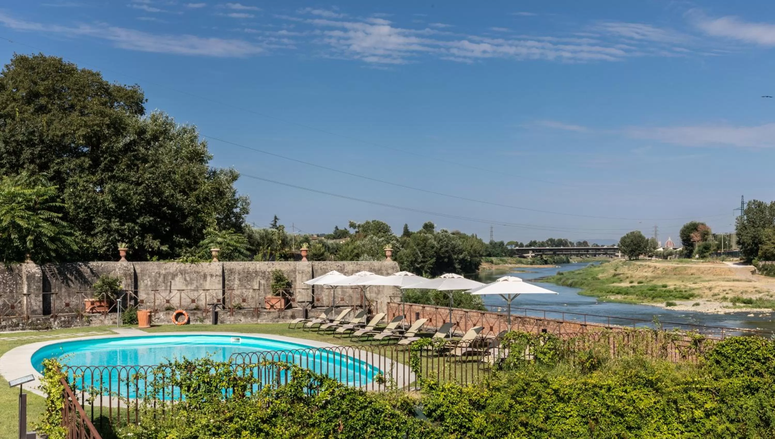 Swimming pool in Hotel Mulino di Firenze - WorldHotels Crafted