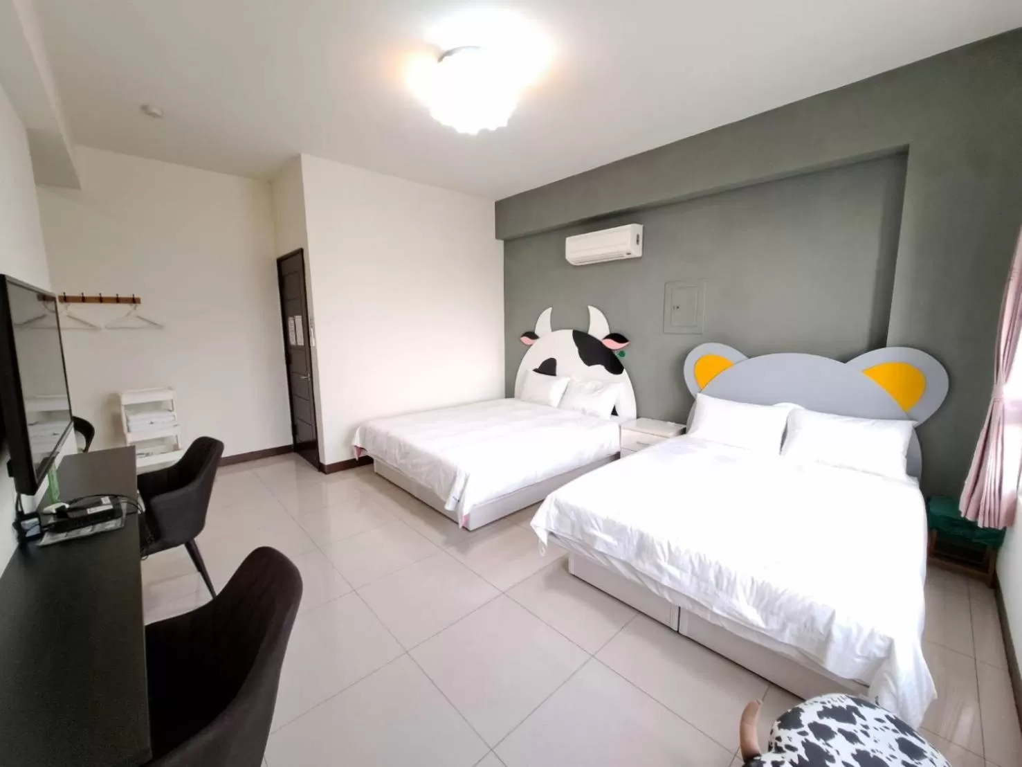 Bed in Have FUN villa -KTV BBQ Mahjong