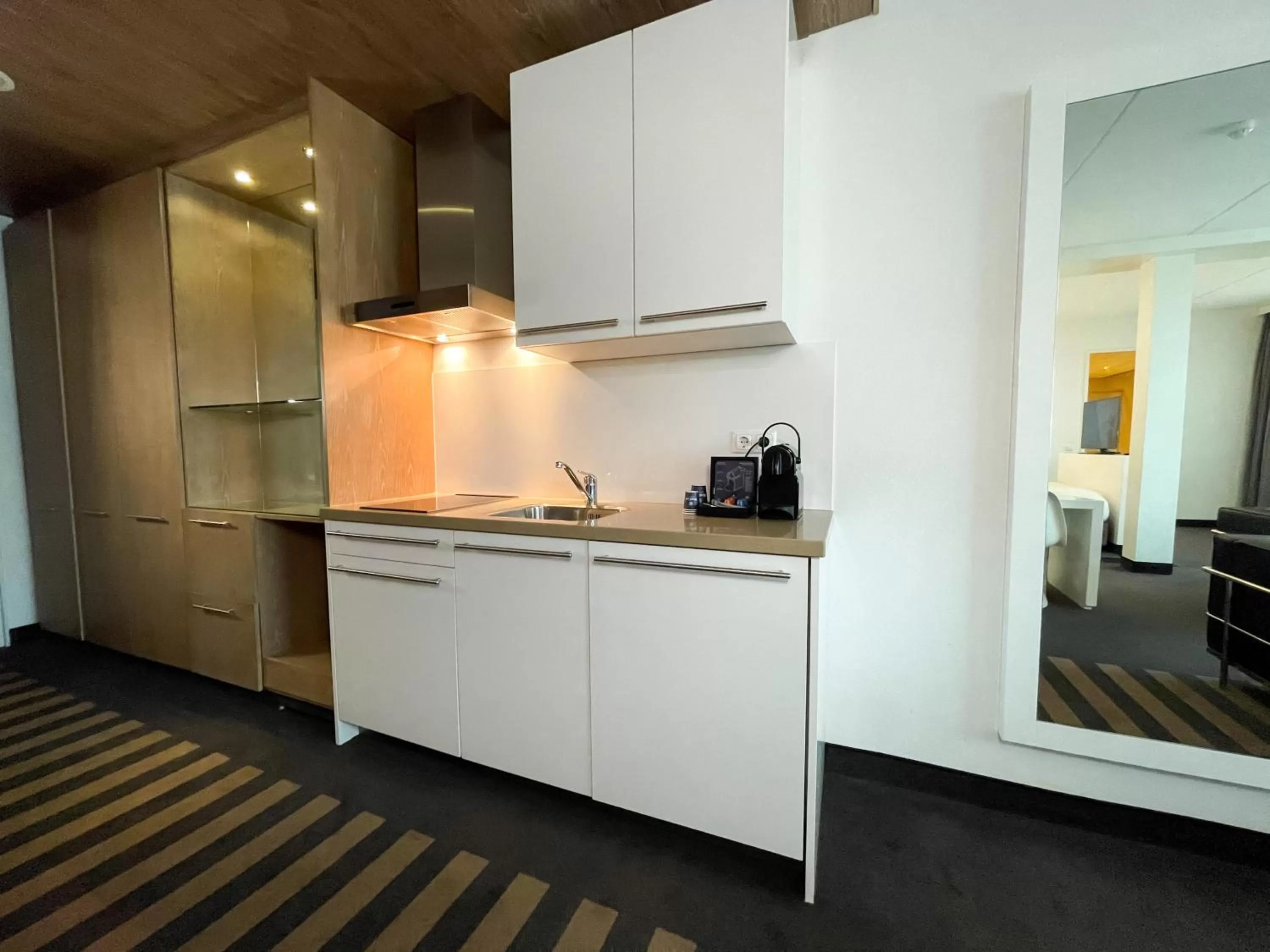 Kitchen or kitchenette in WestCord WTC Hotel Leeuwarden