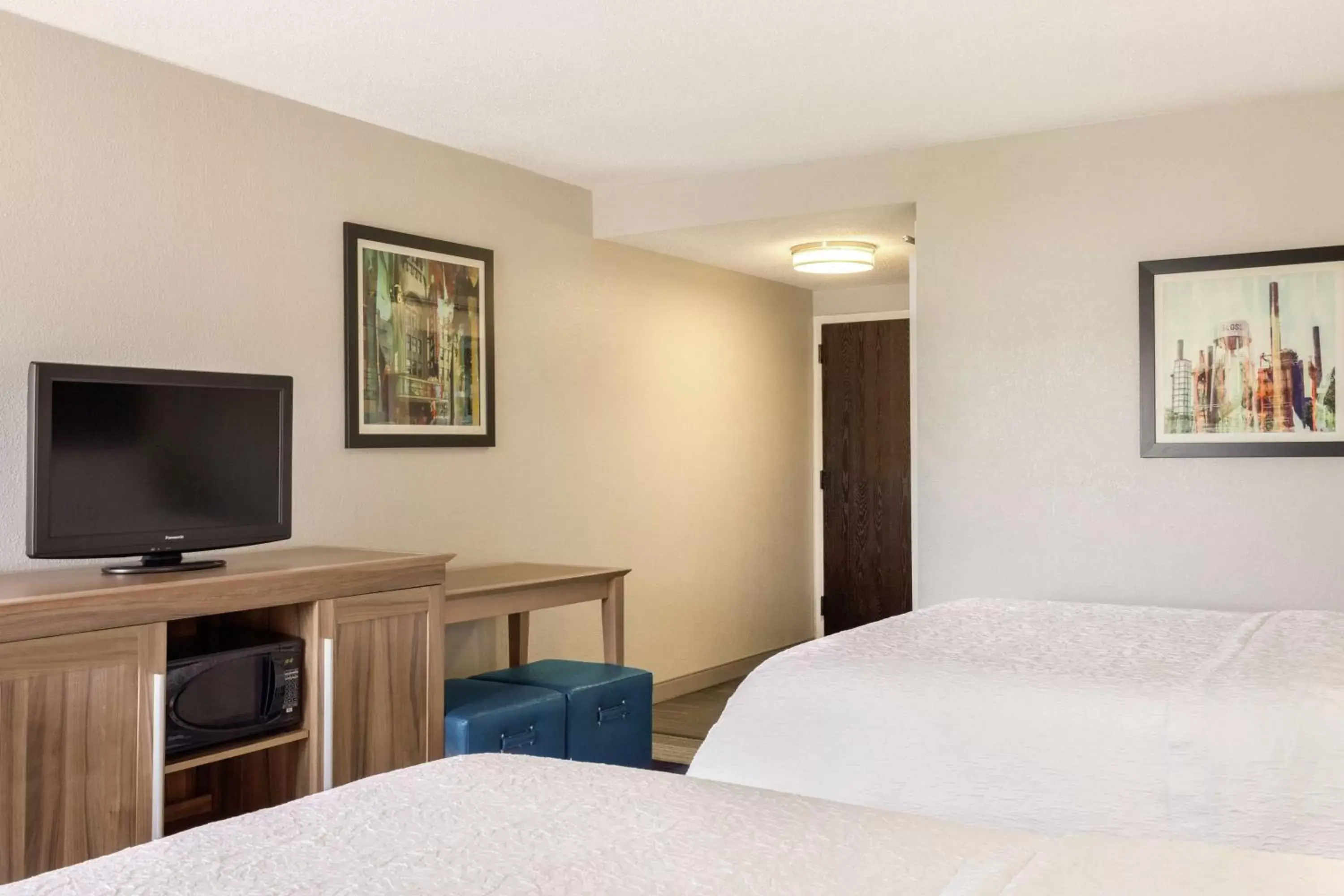 Double Room with Two Double Beds - Hearing Access/Non-Smoking in Hampton Inn Birmingham-Trussville Double Room with Two Double Beds - Hearing Access/Non-Smoking in Hampton Inn Birmingham-Trussville