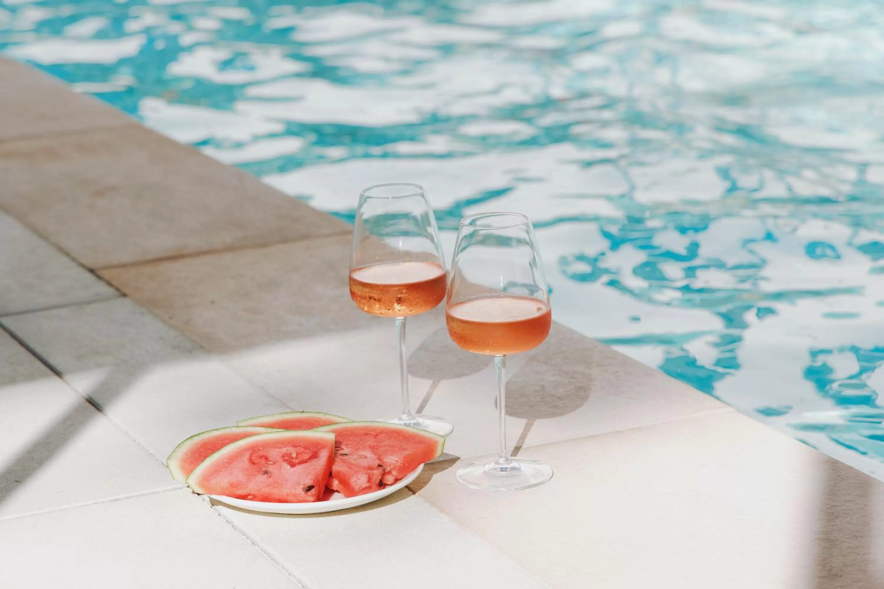 Food and drinks in greet Hotel La Rochelle Centre