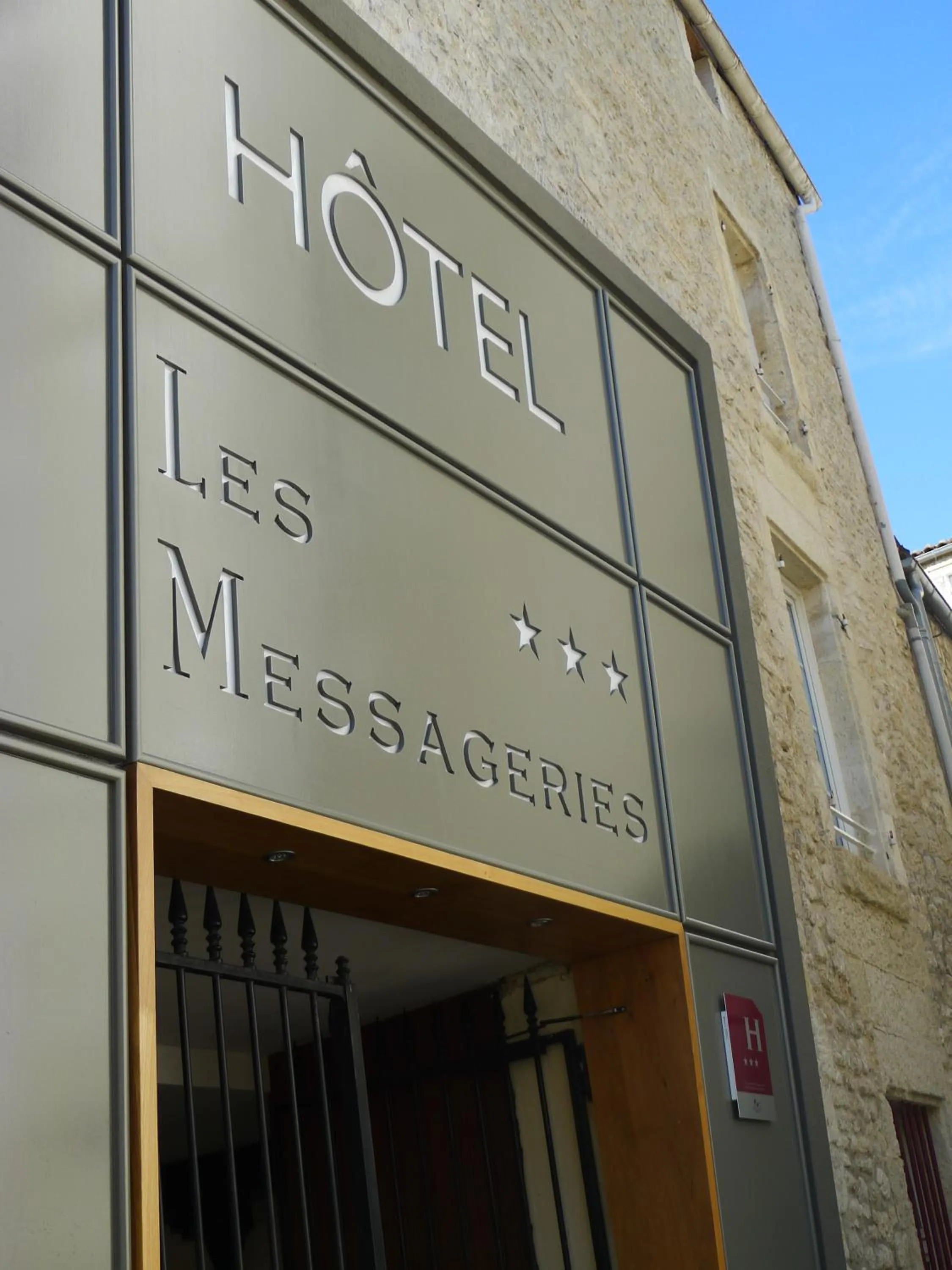 Facade/entrance in Cit'Hotel des Messageries