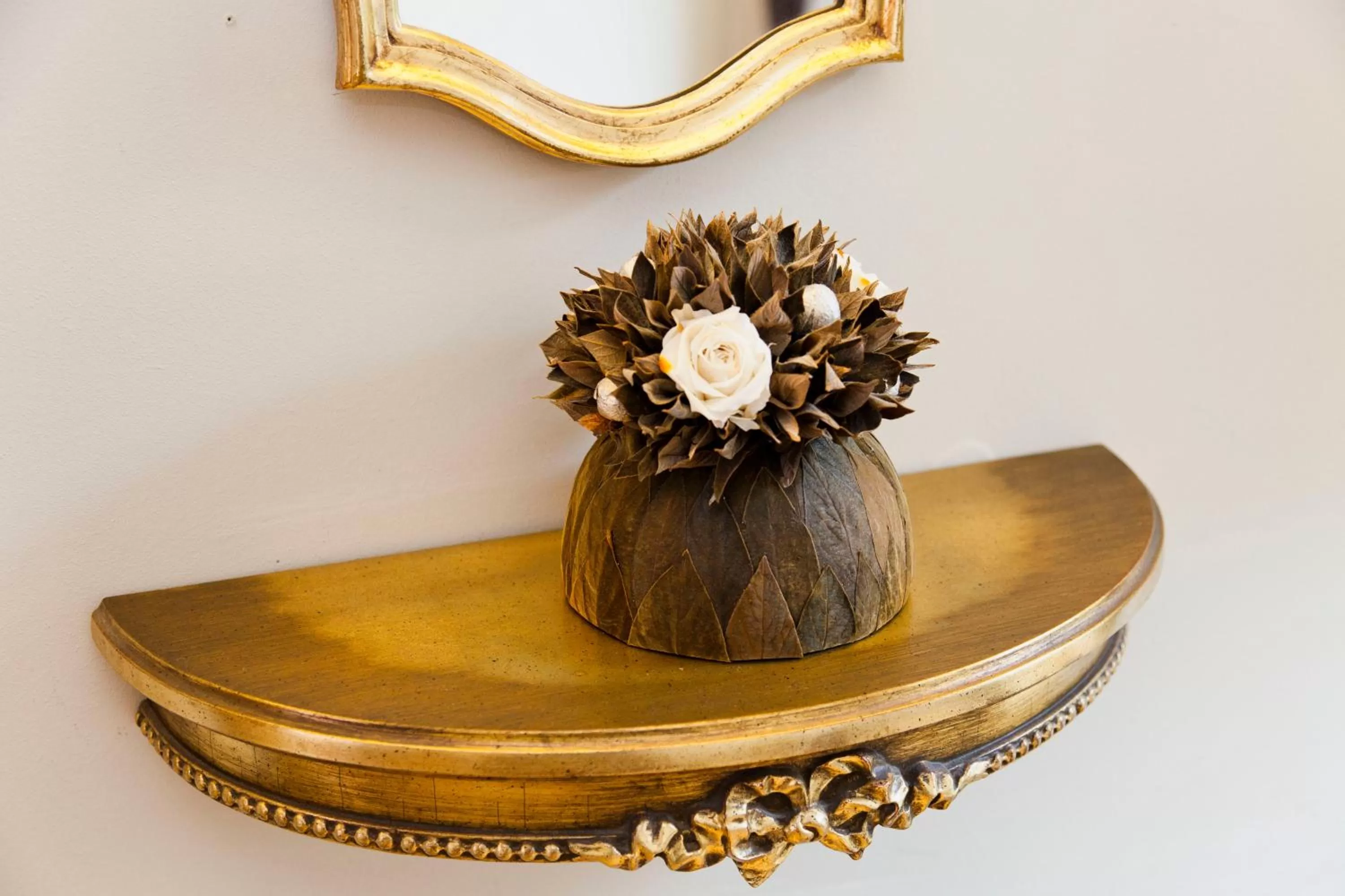 Decorative detail in Hotel Diamonds and Pearls