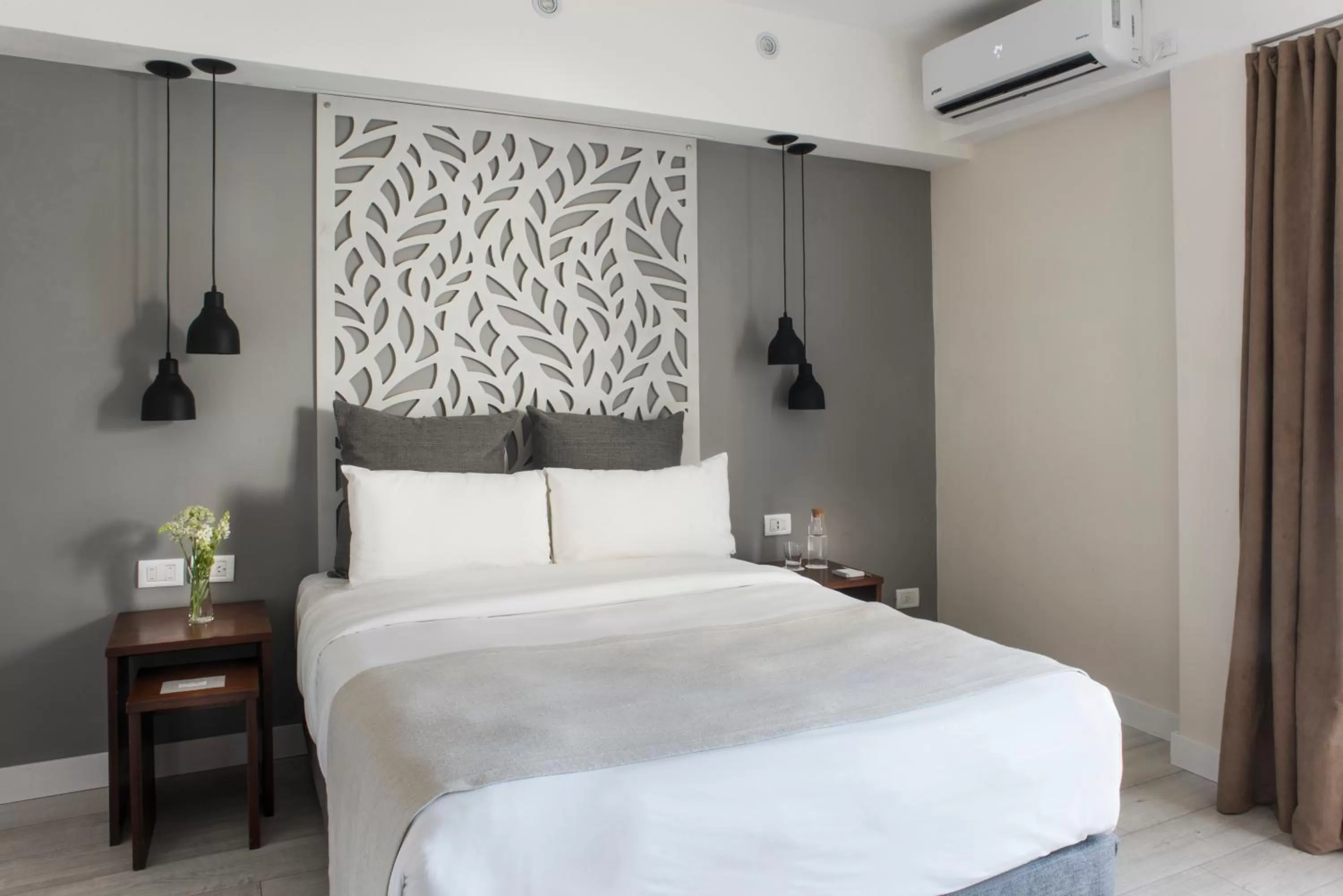 Bed in Rochester Hotel M