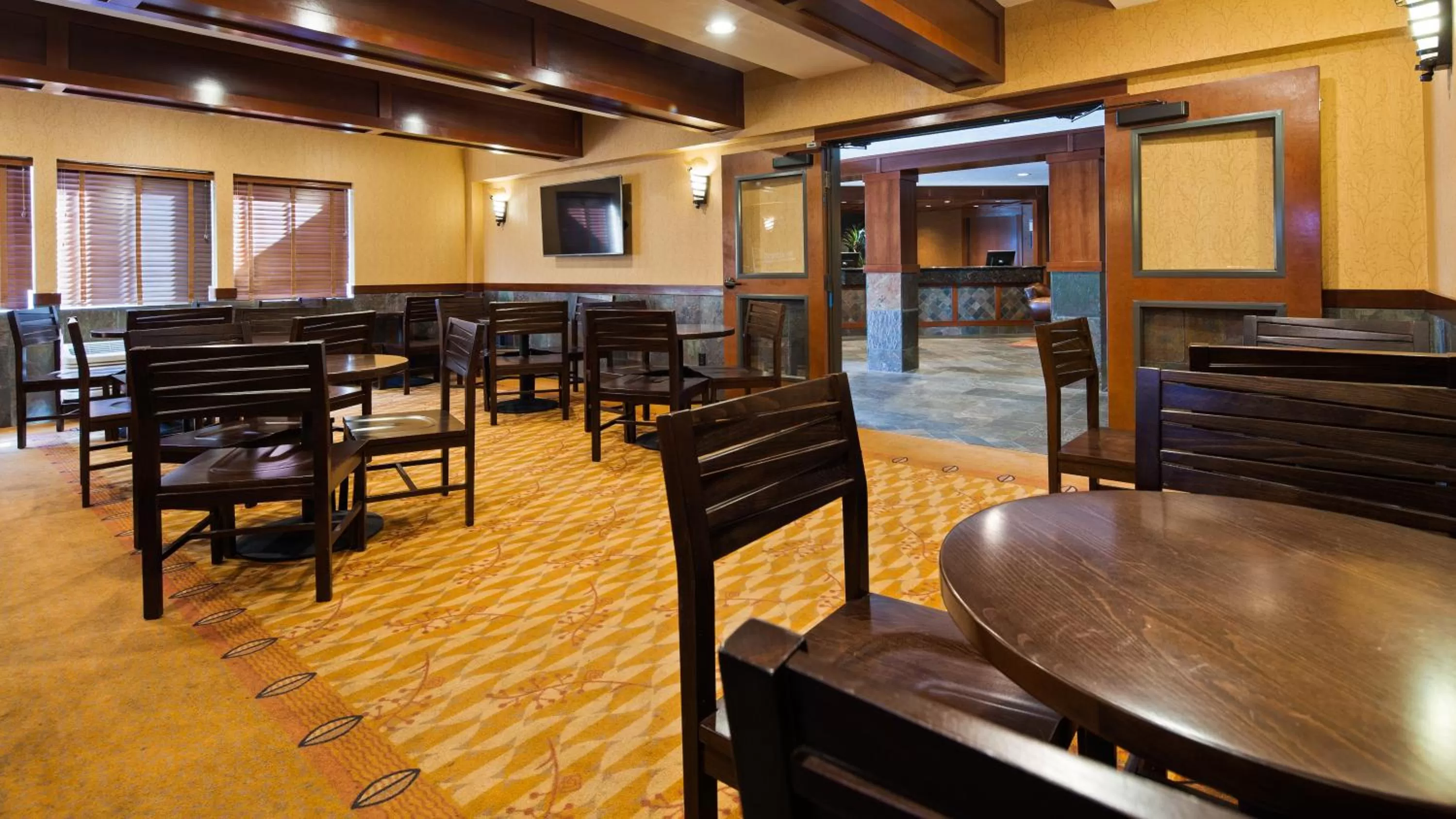 Continental breakfast in Lloyd Hotel Astoria Bayfront, an Ascend Collection Hotel