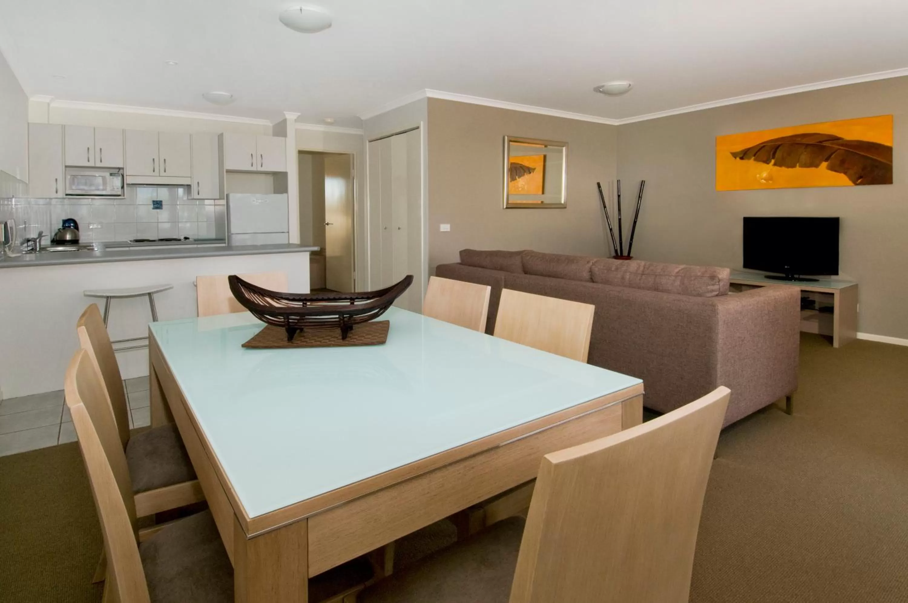 Dining area in South Pacific Apartments