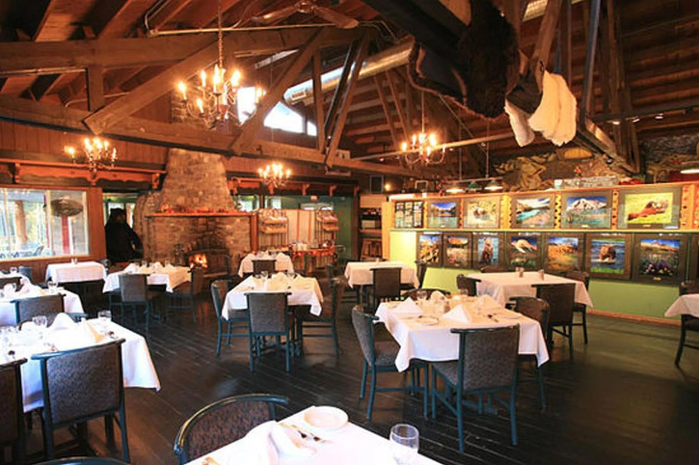 Restaurant/places to eat in Sunwapta Falls Rocky Mountain Lodge