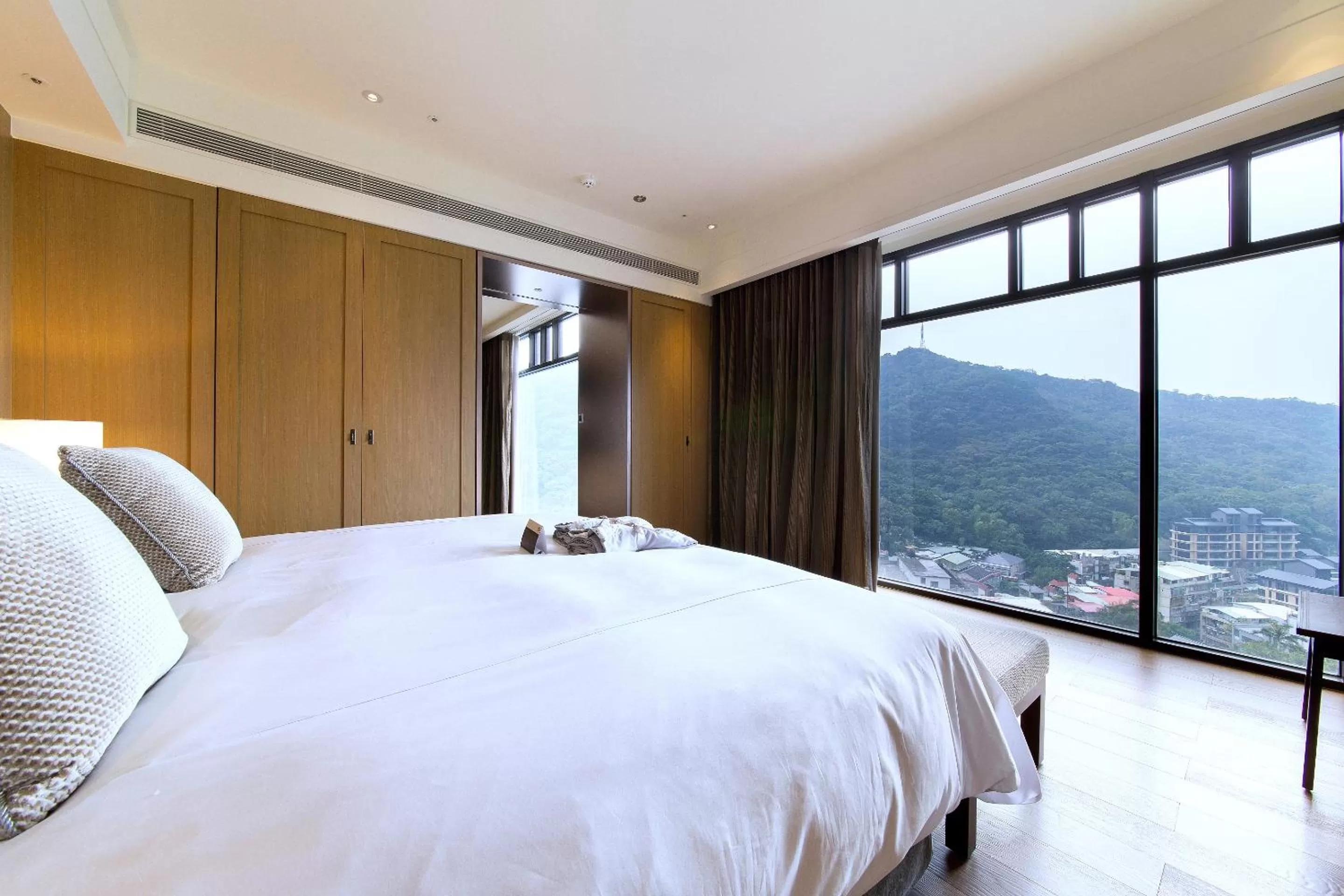 Photo of the whole room, Bed in Grand View Resort Beitou