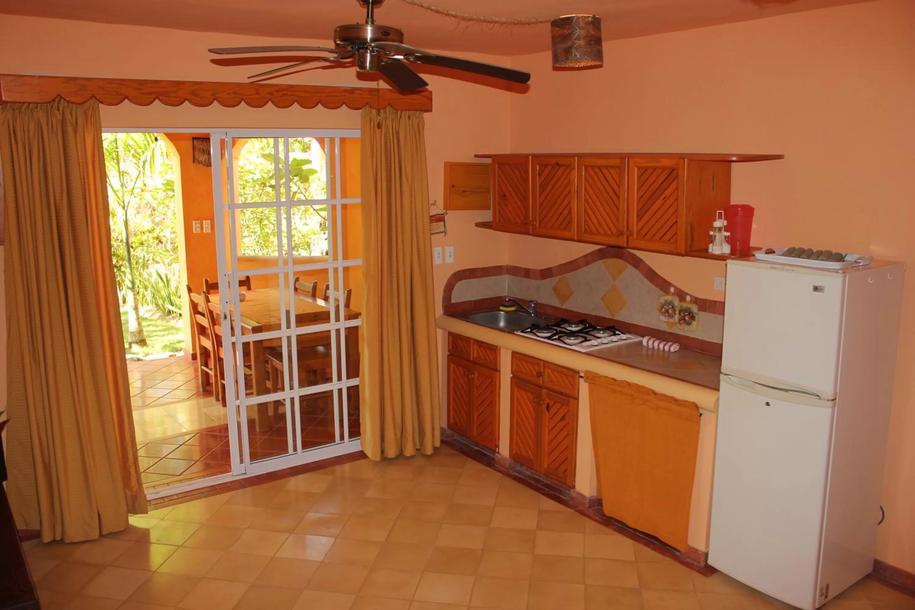 Kitchen/Kitchenette in Hotel - Residencial Madrugada