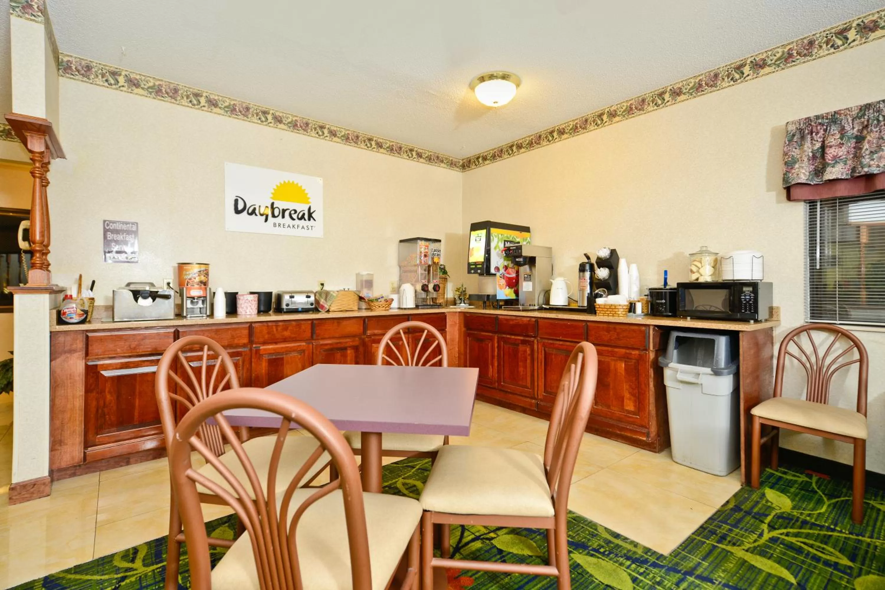 Communal lounge/ TV room in Days Inn by Wyndham Topeka