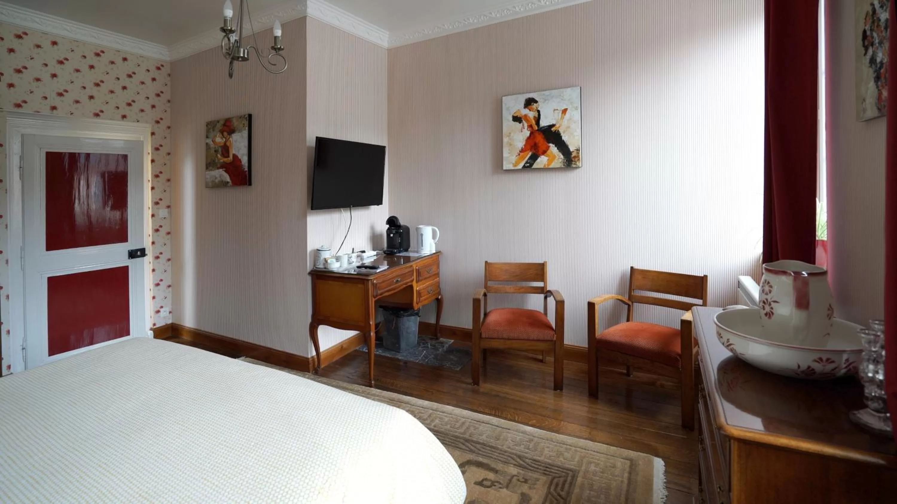 TV and multimedia, Bed in Au Chapitre