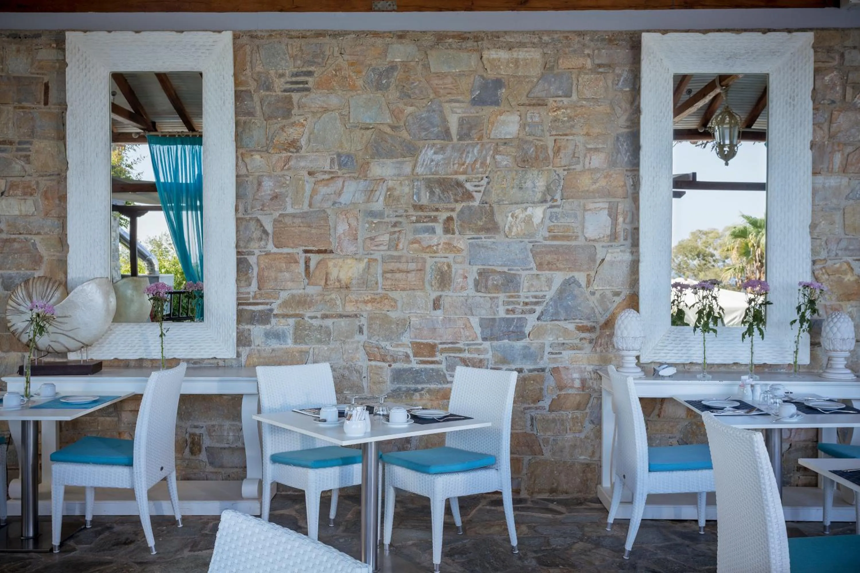 Restaurant/places to eat in Aegean Suites, Santikos Collection