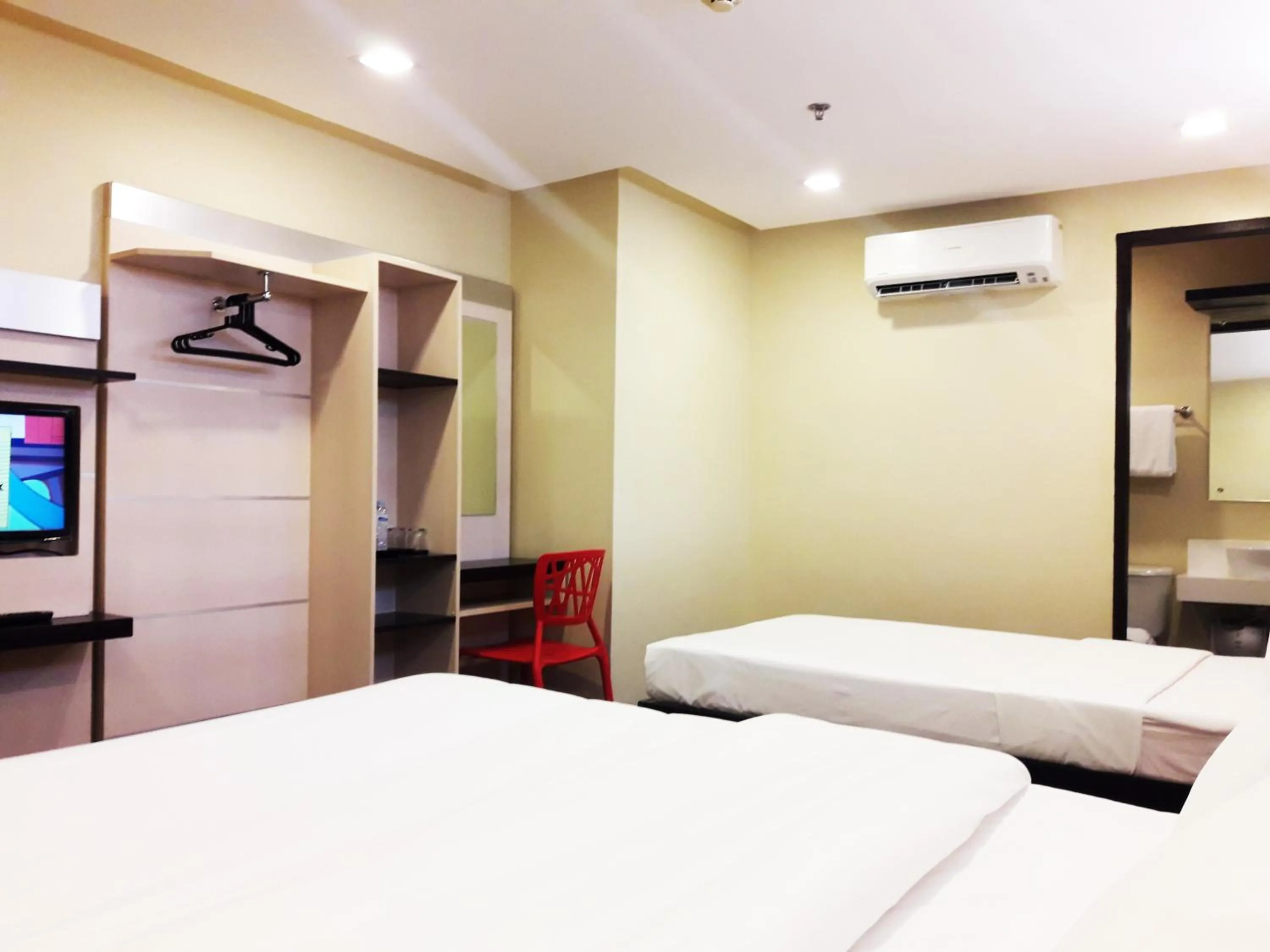 Bed in Sugbutel Family Hotel Cebu powered by Cocotel