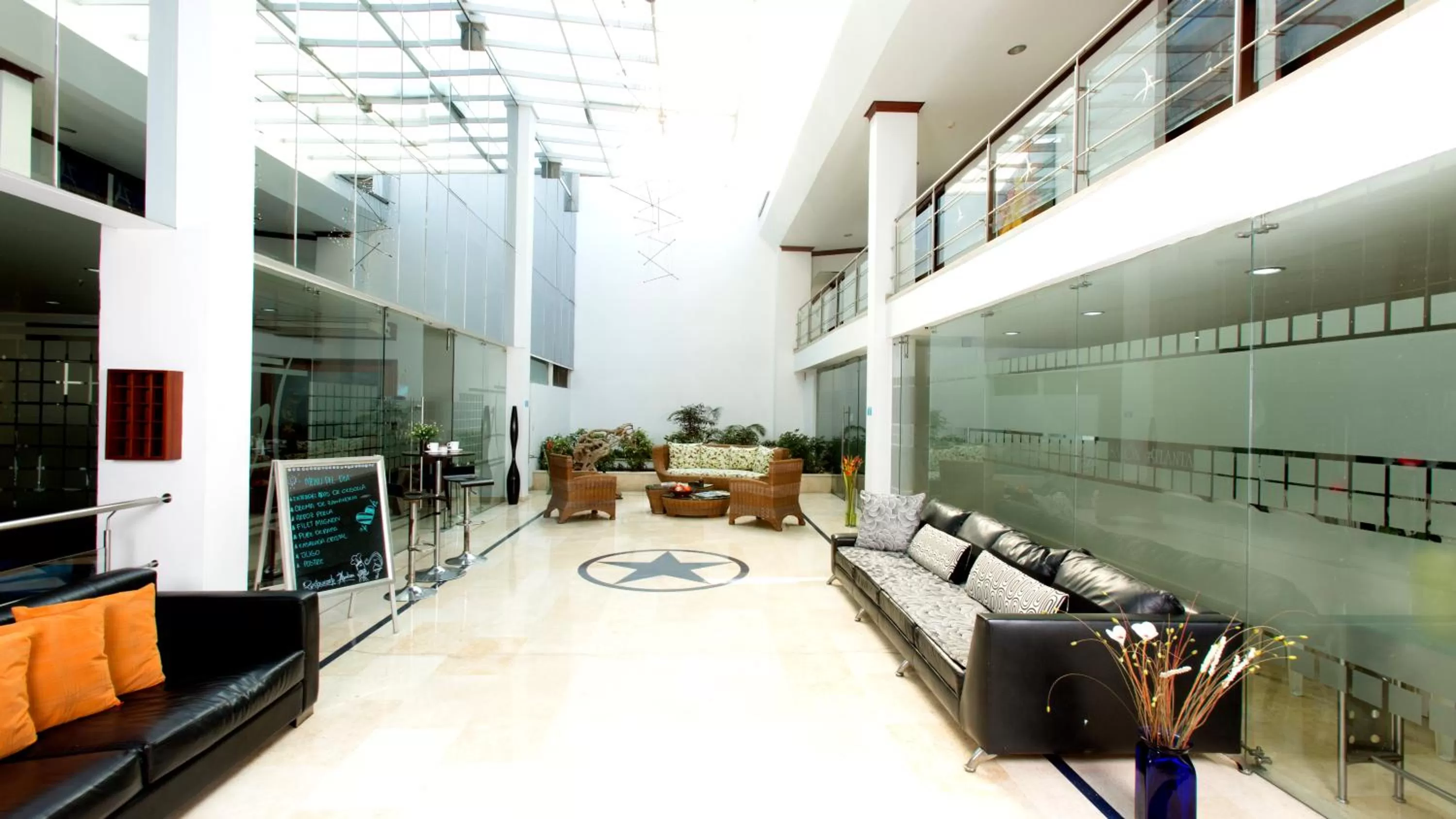 Living room in Atlantis Plaza Hotel Cúcuta