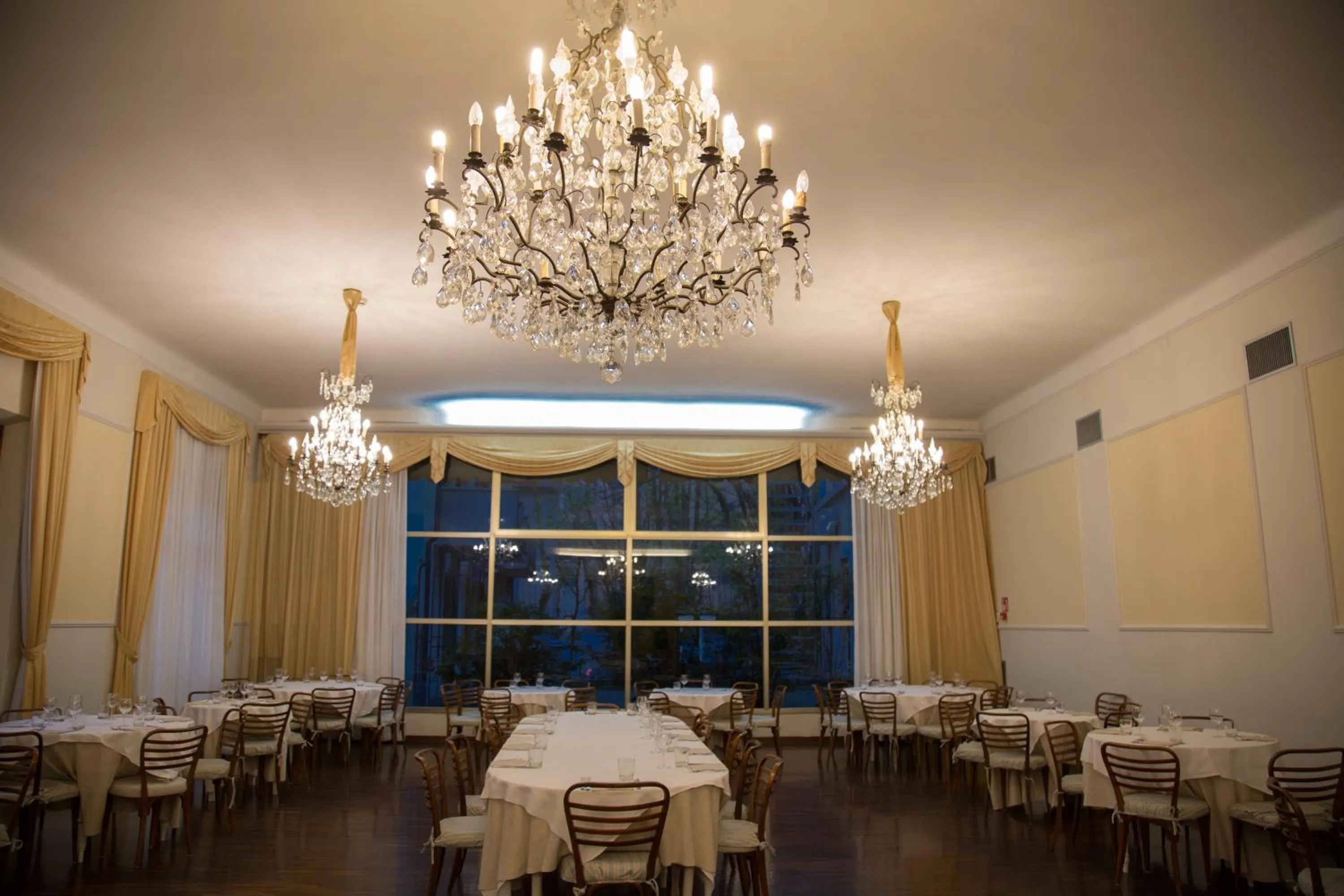 Restaurant/places to eat in HG Hotel Cappelli