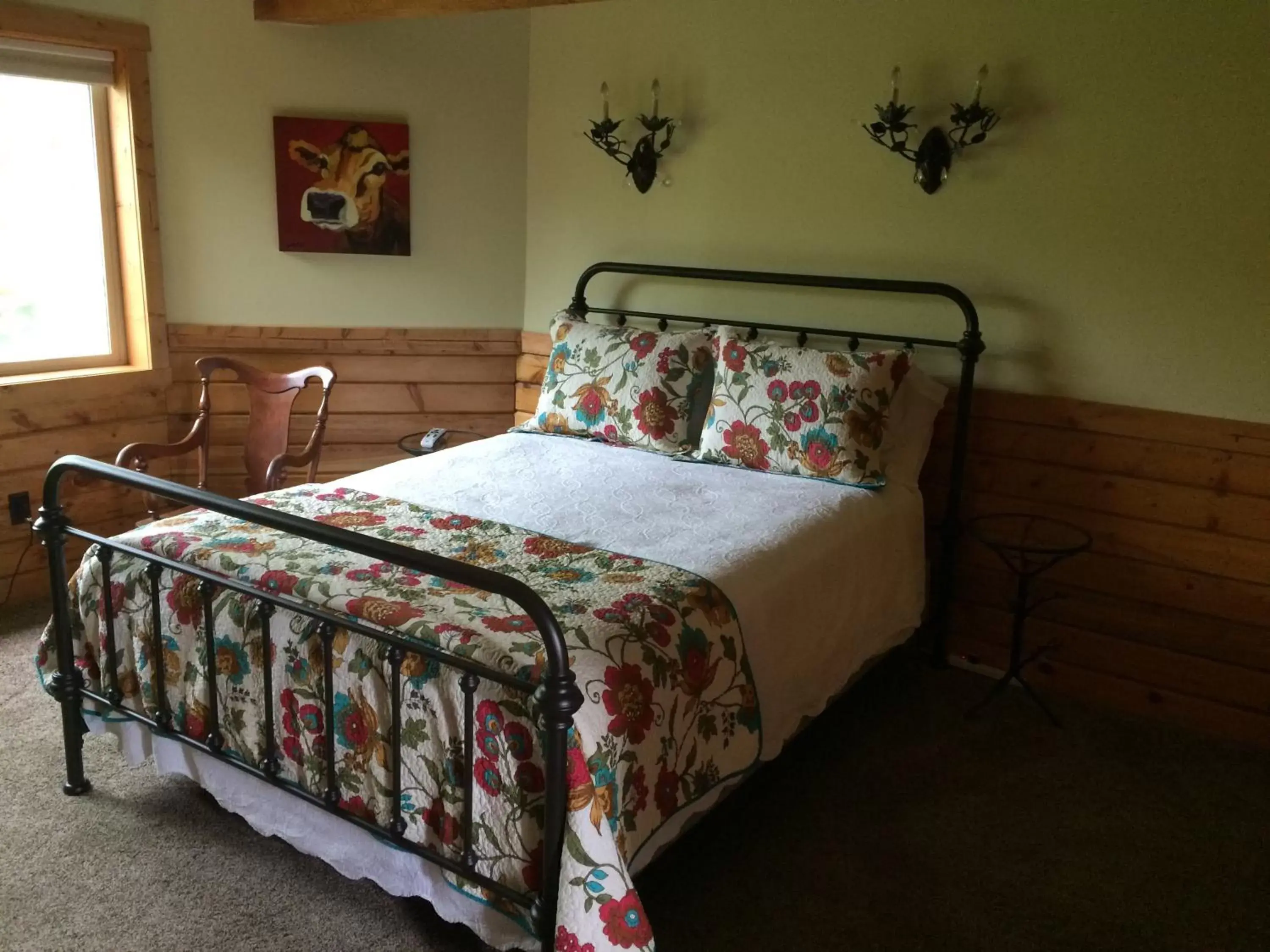 Basic Double Room in Fin and Feather Inn Basic Double Room in Fin and Feather Inn