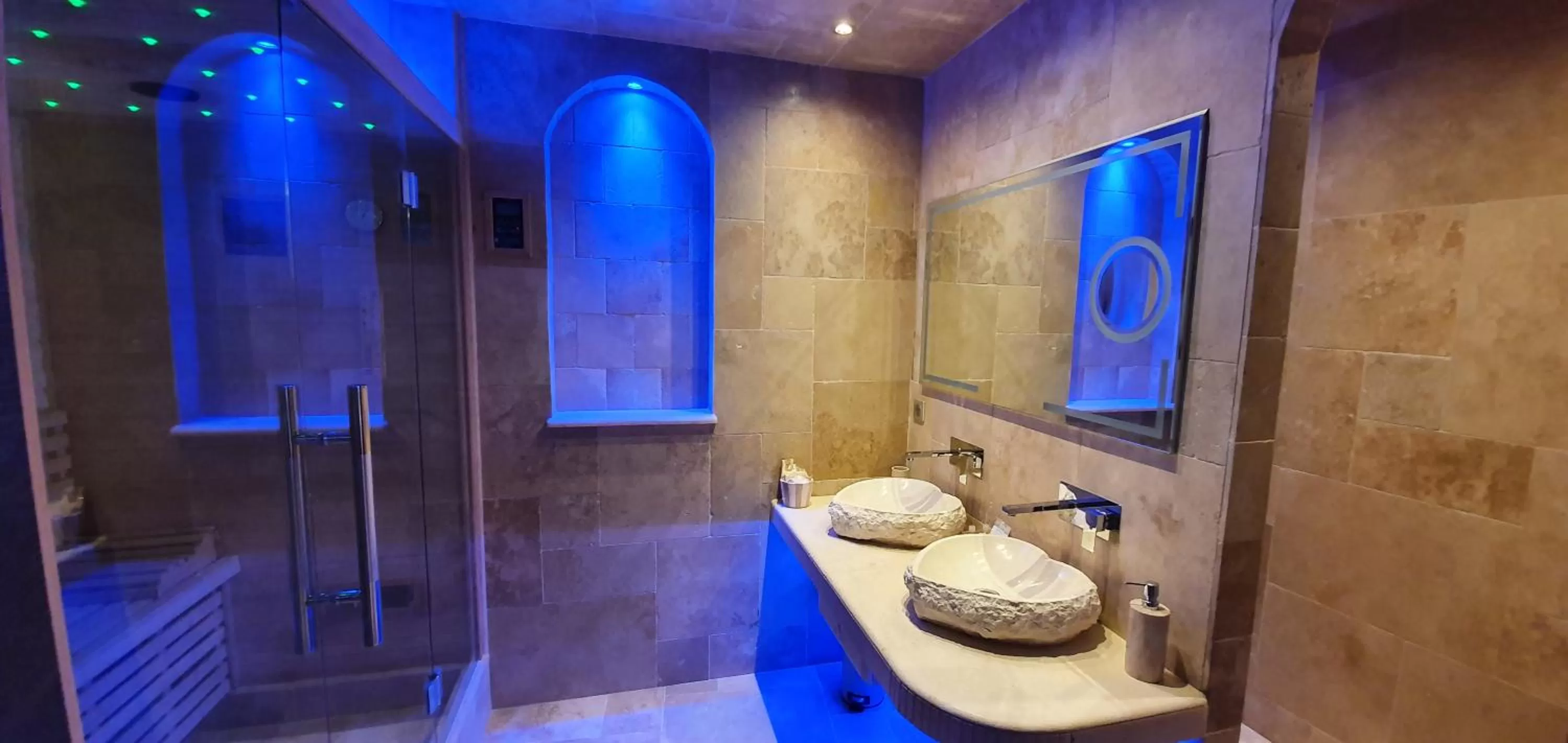 Bathroom in Loveroom La Garçonn'Hyères