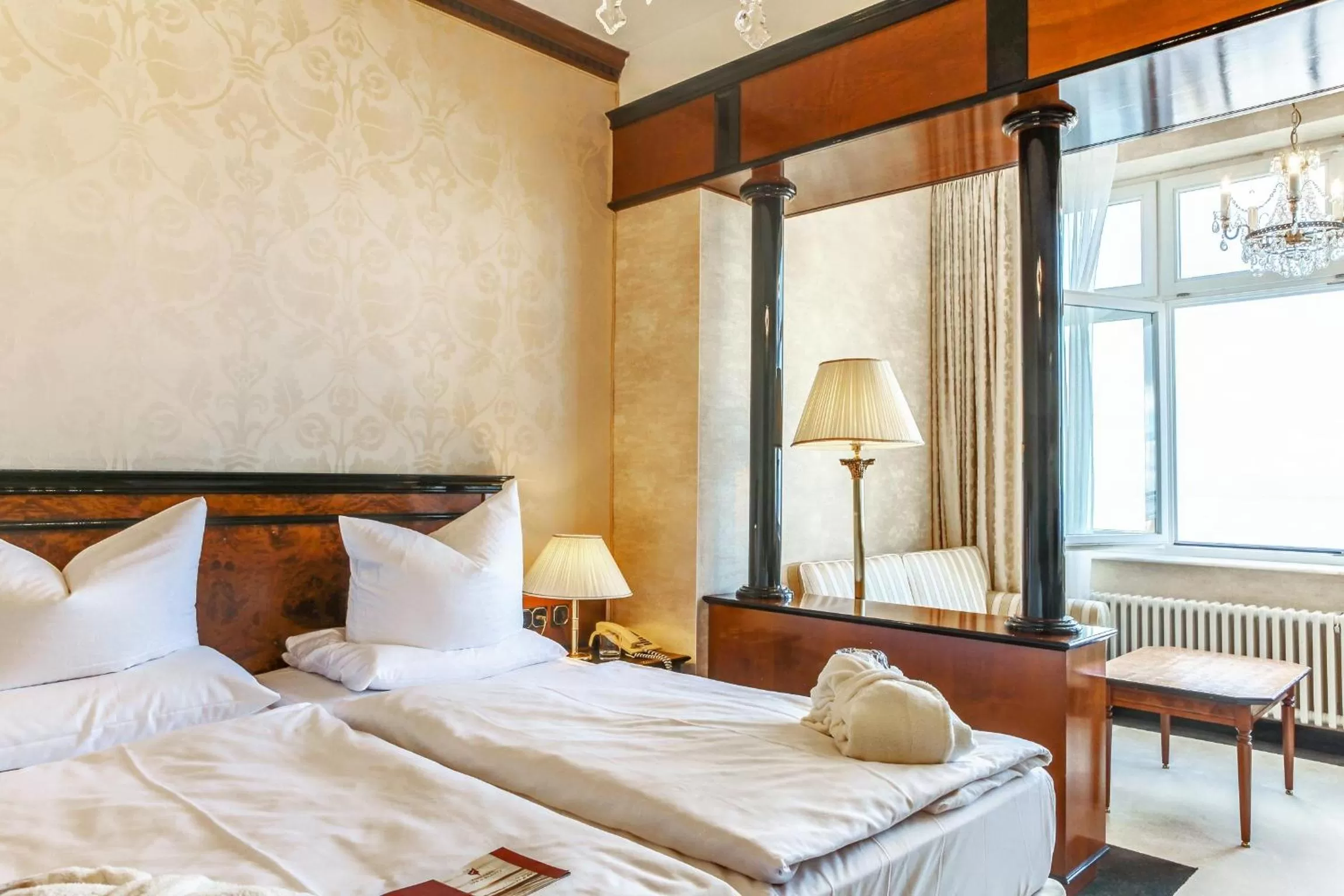 Photo of the whole room, Bed in SEETELHOTEL Ahlbecker Hof das elegante Traditionshotel & ruhiger Rückzugsort an der Ostsee