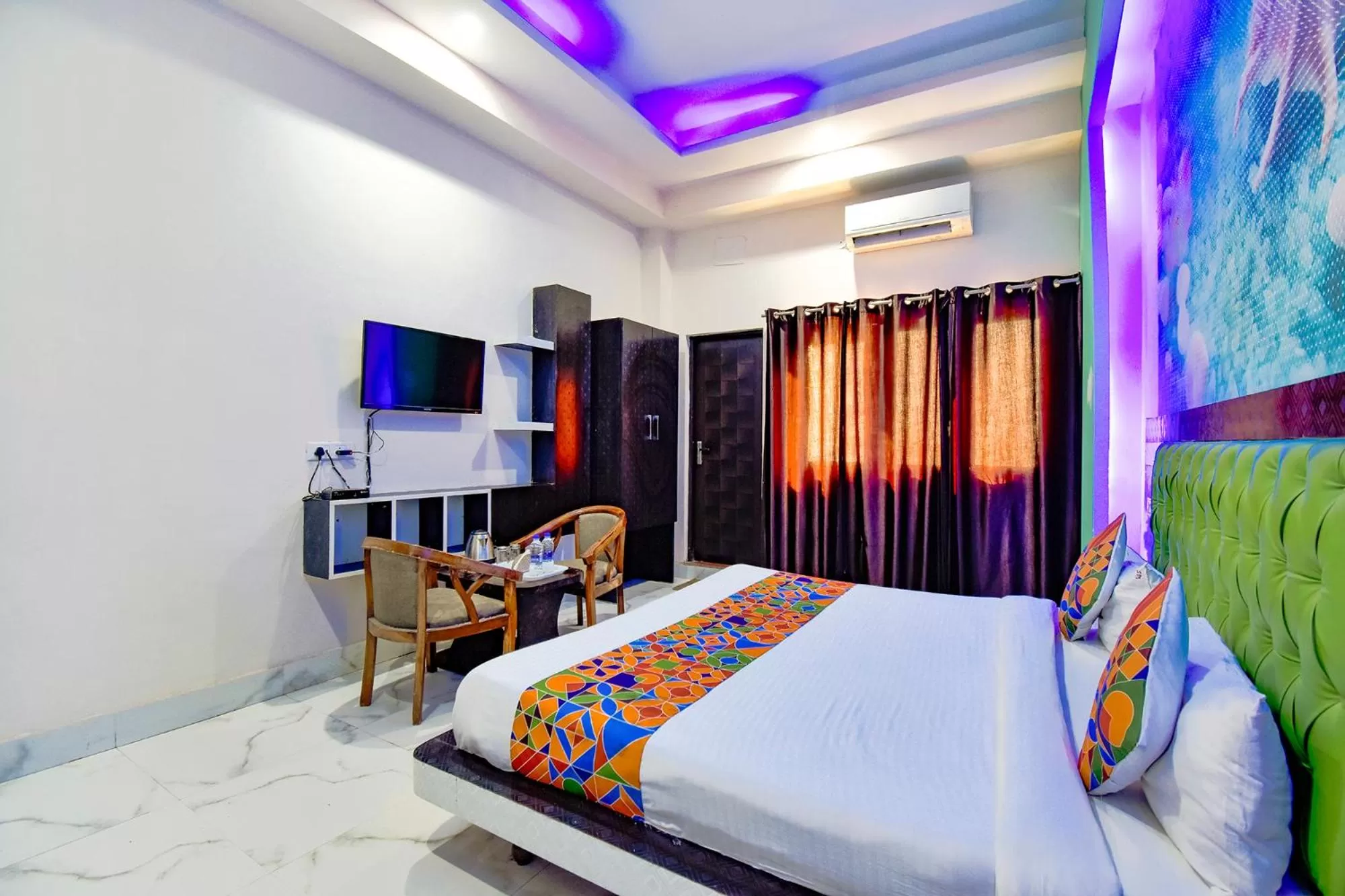 Bed, TV/Entertainment Center in FabHotel Prime Sumanglam
