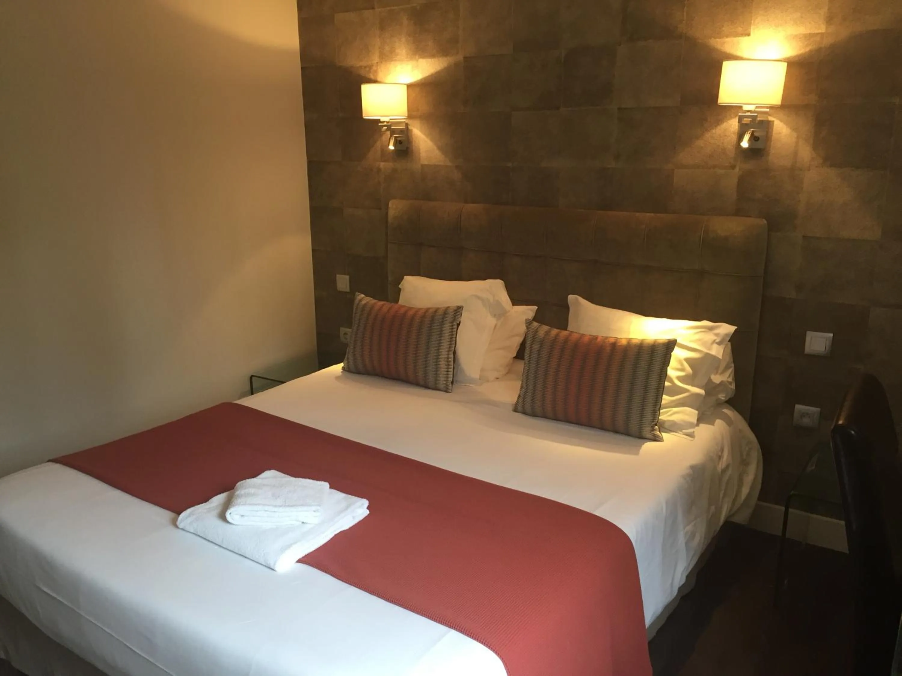 Bedroom, Room Photo in Hotel Acadie Eragny ( ex Comfort Hotel)