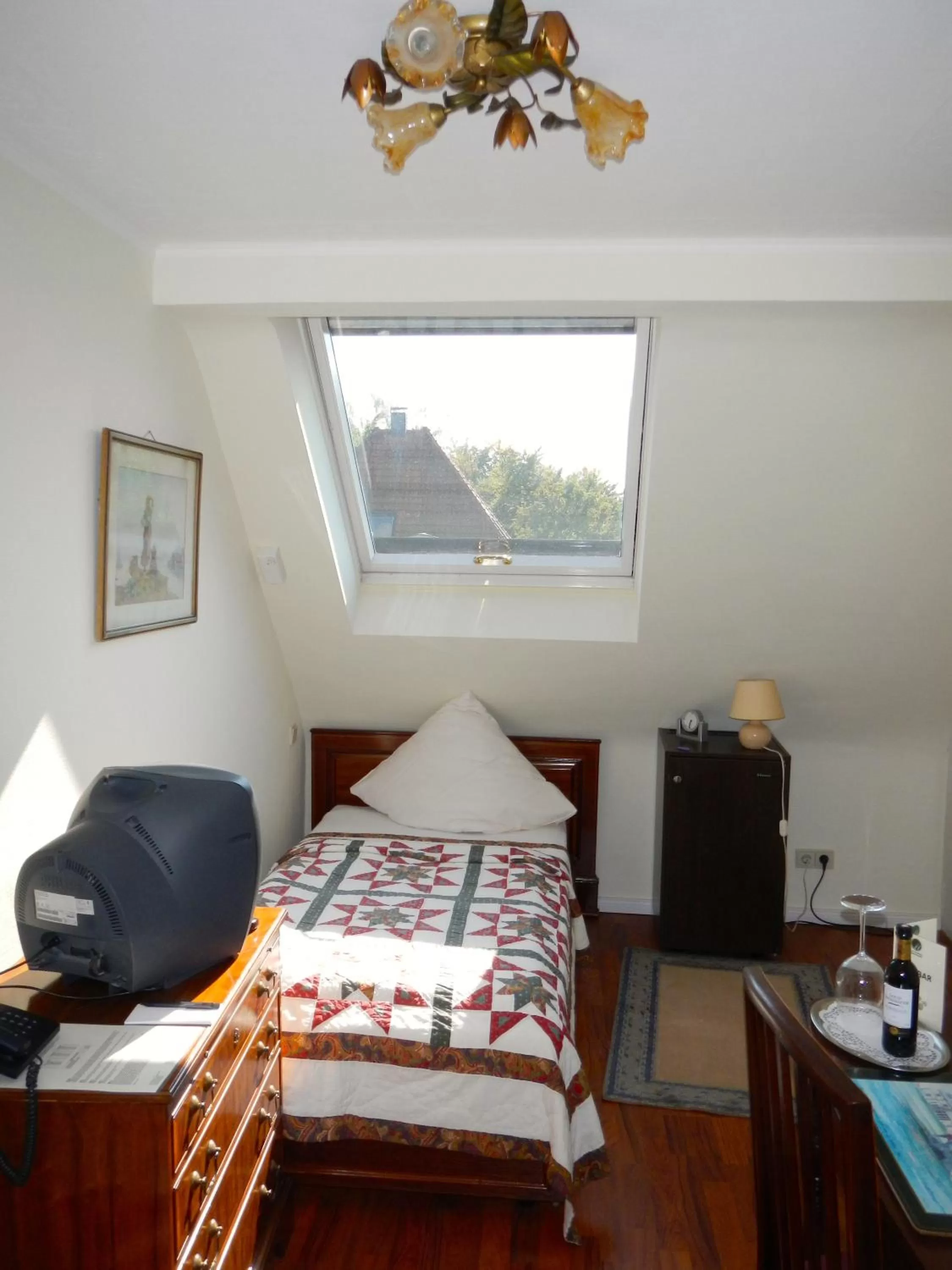 Photo of the whole room, Bed in Hotel Villa Meererbusch