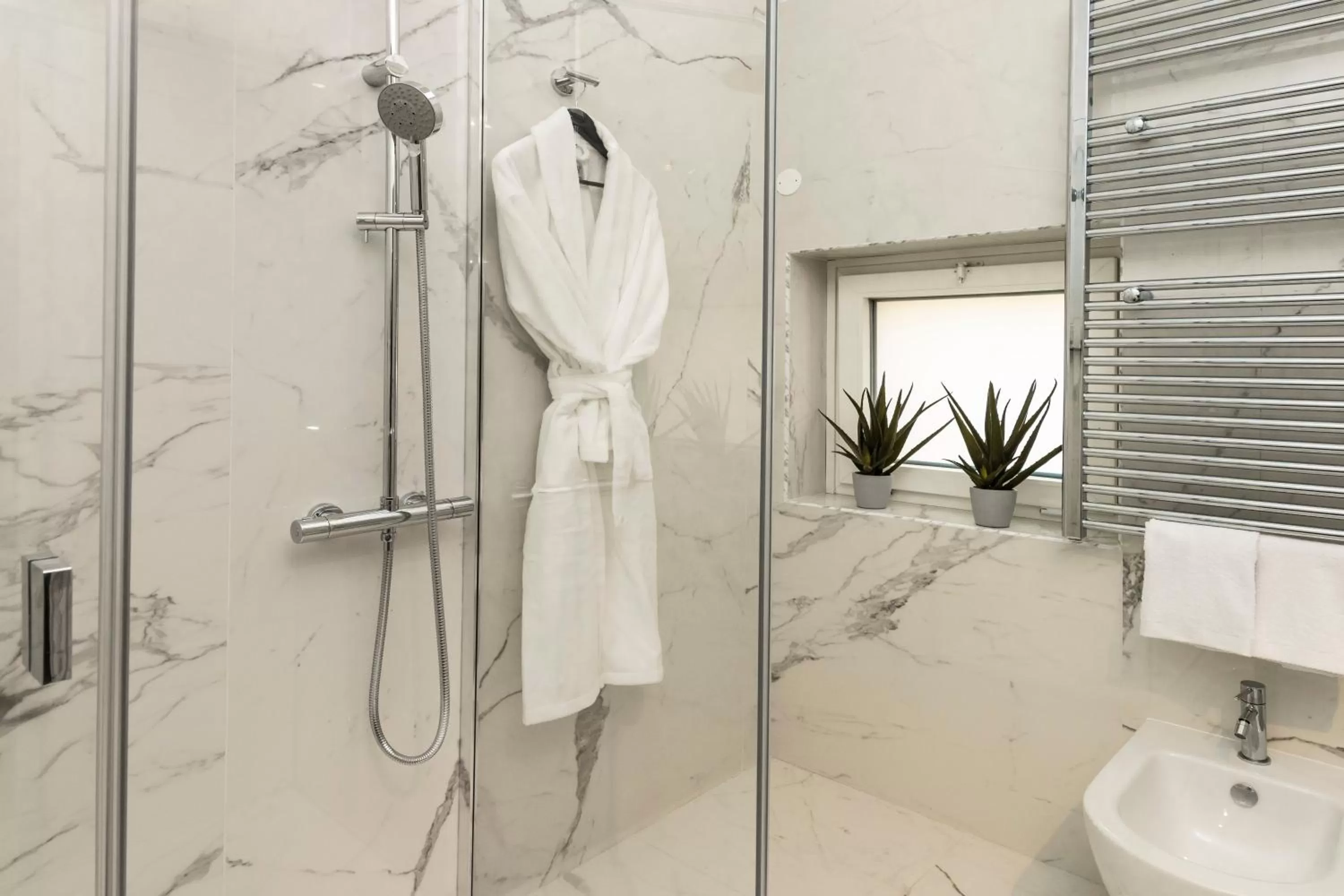 Bathroom in Hotel La Ville Rome