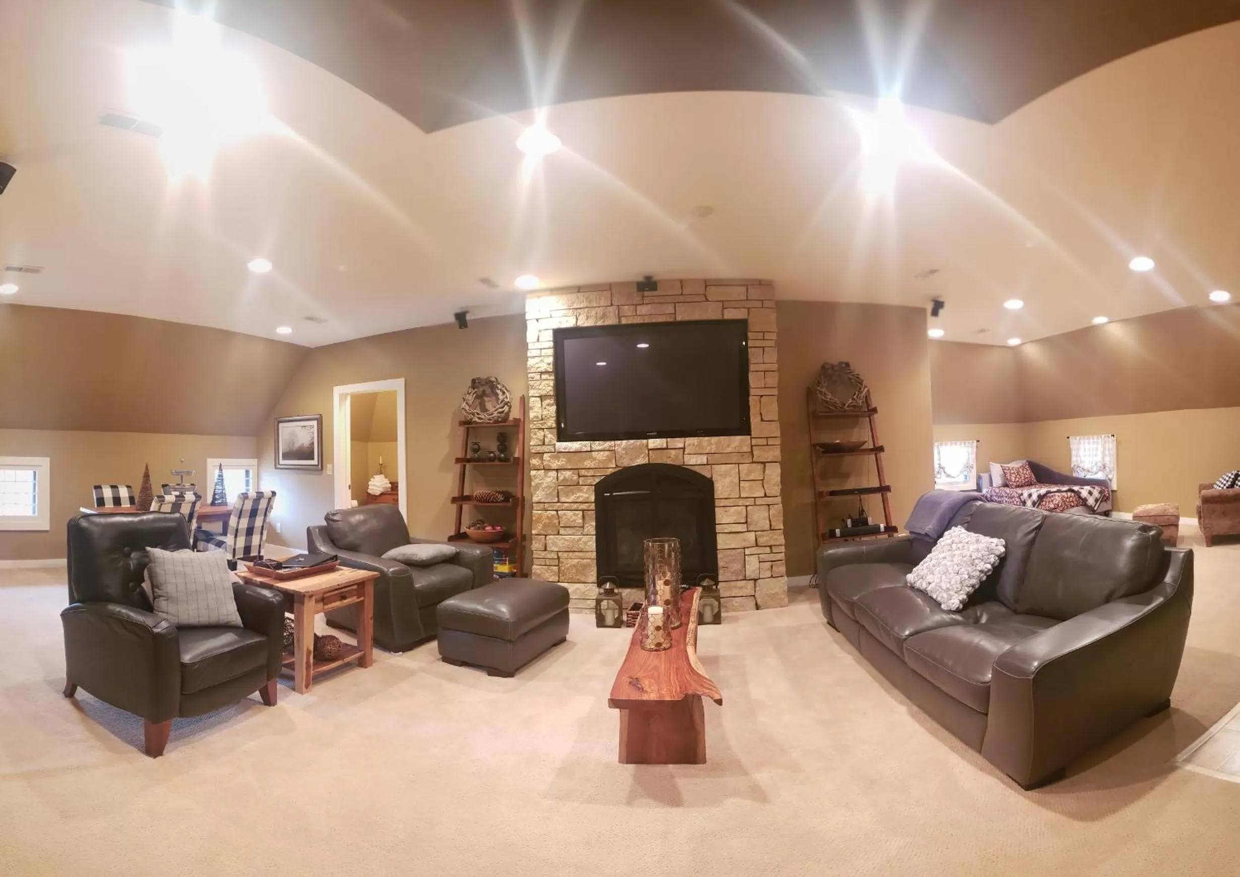 Kitchen or kitchenette, Seating Area in Chocolate Mansion