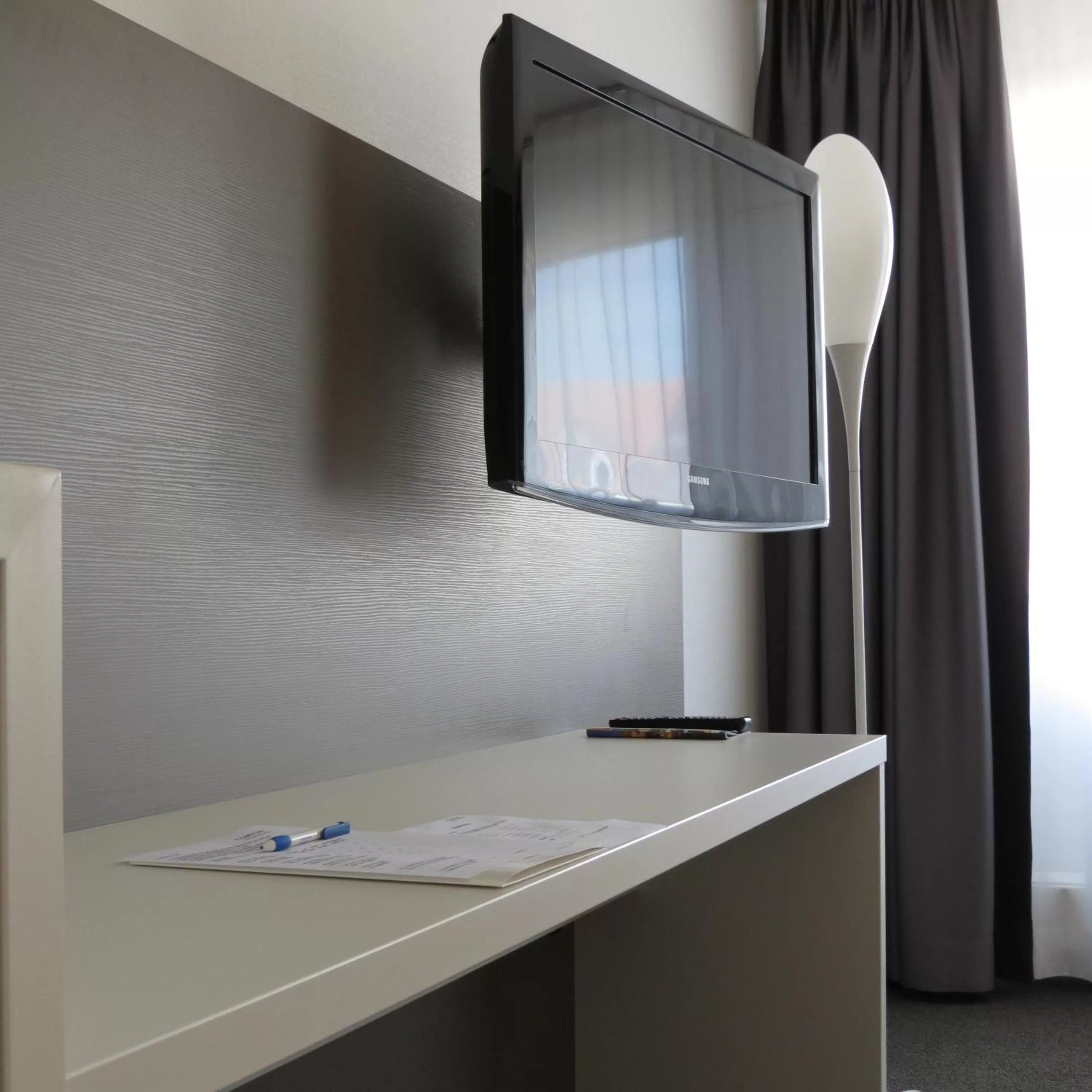TV and multimedia in Comfor Hotel Ulm City