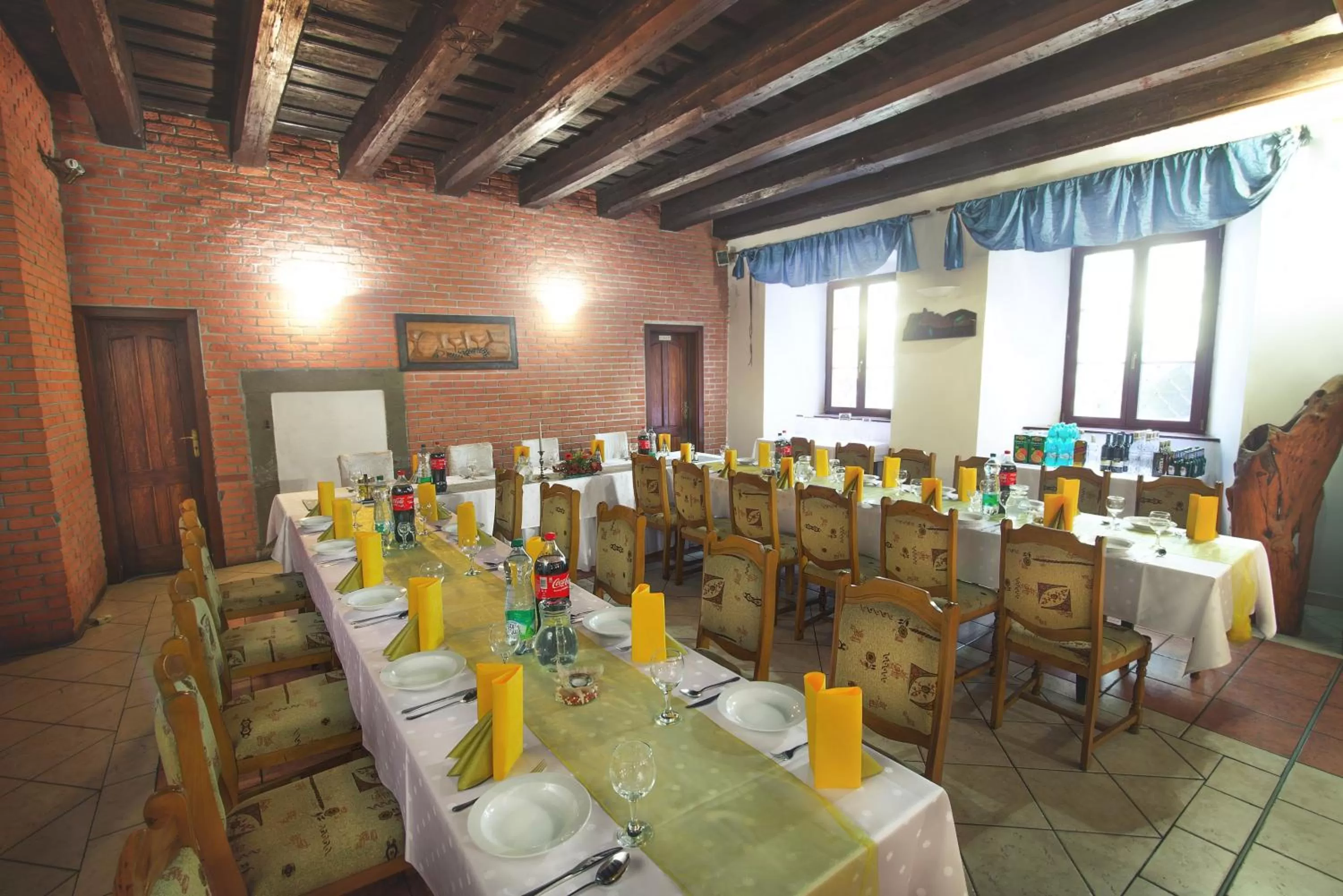 Restaurant/places to eat in Hotel Arkada