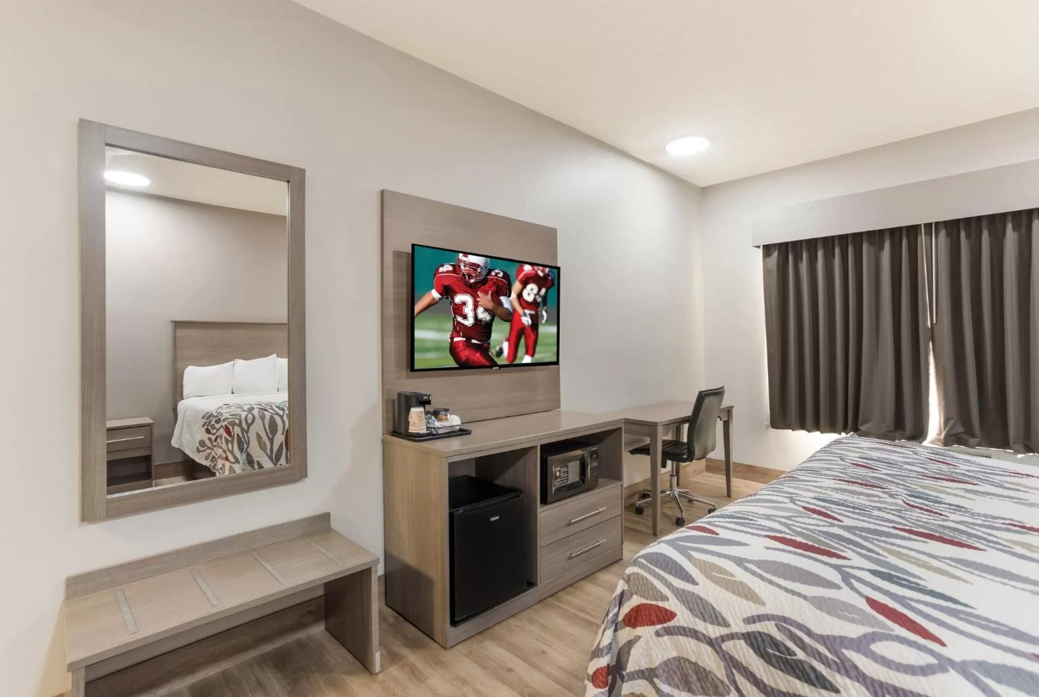 Bedroom, Bed in Red Roof Inn & Suites Corbin