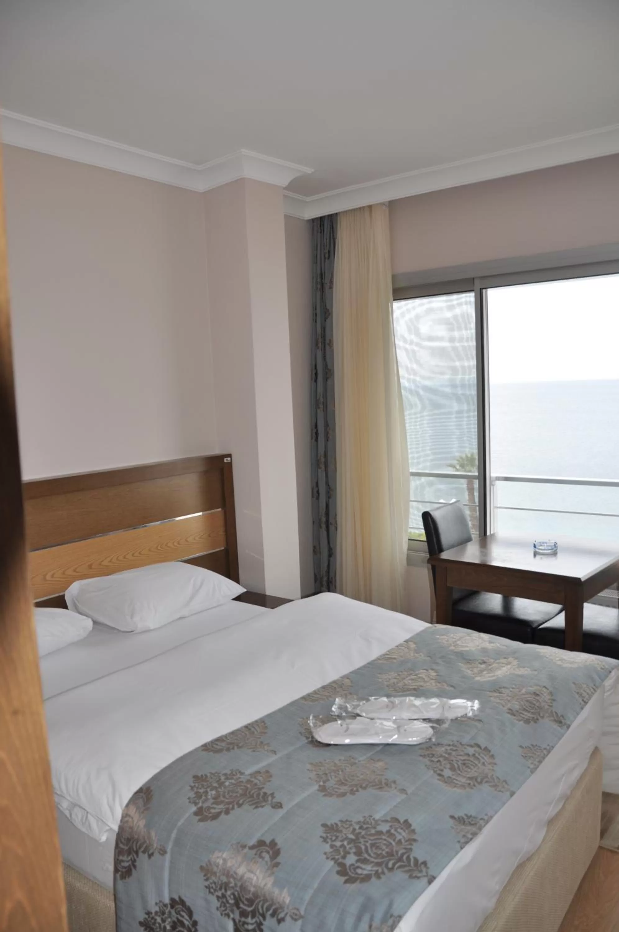 Day, Bed in Perla Hotel