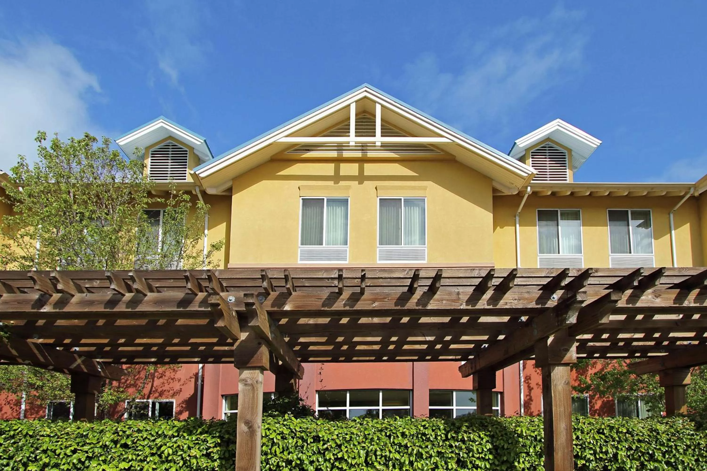 Property building in Hilton Garden Inn Sonoma County Airport