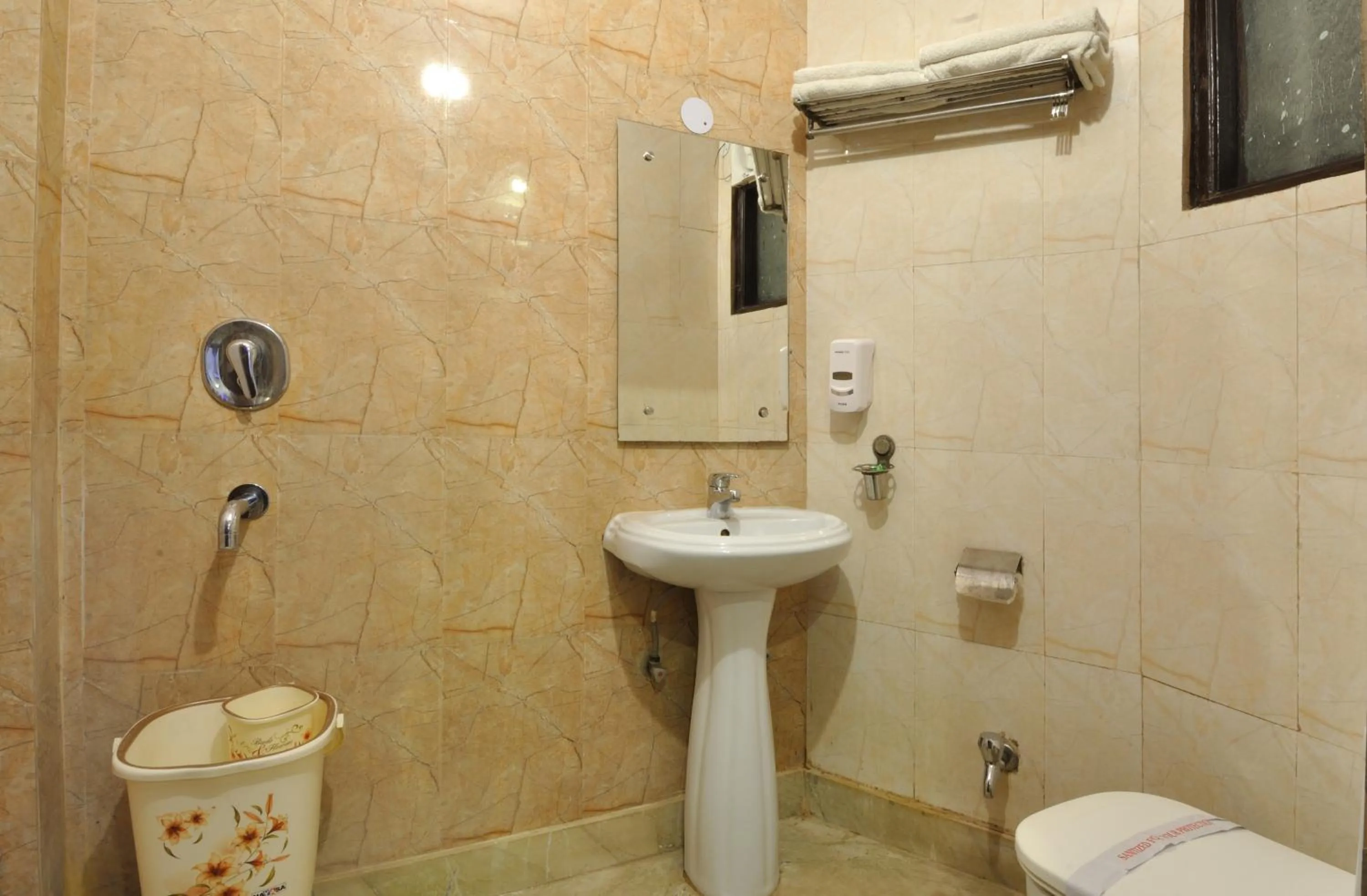 Bedroom in Hotel Nirmal Mahal - Paharganj - New Delhi