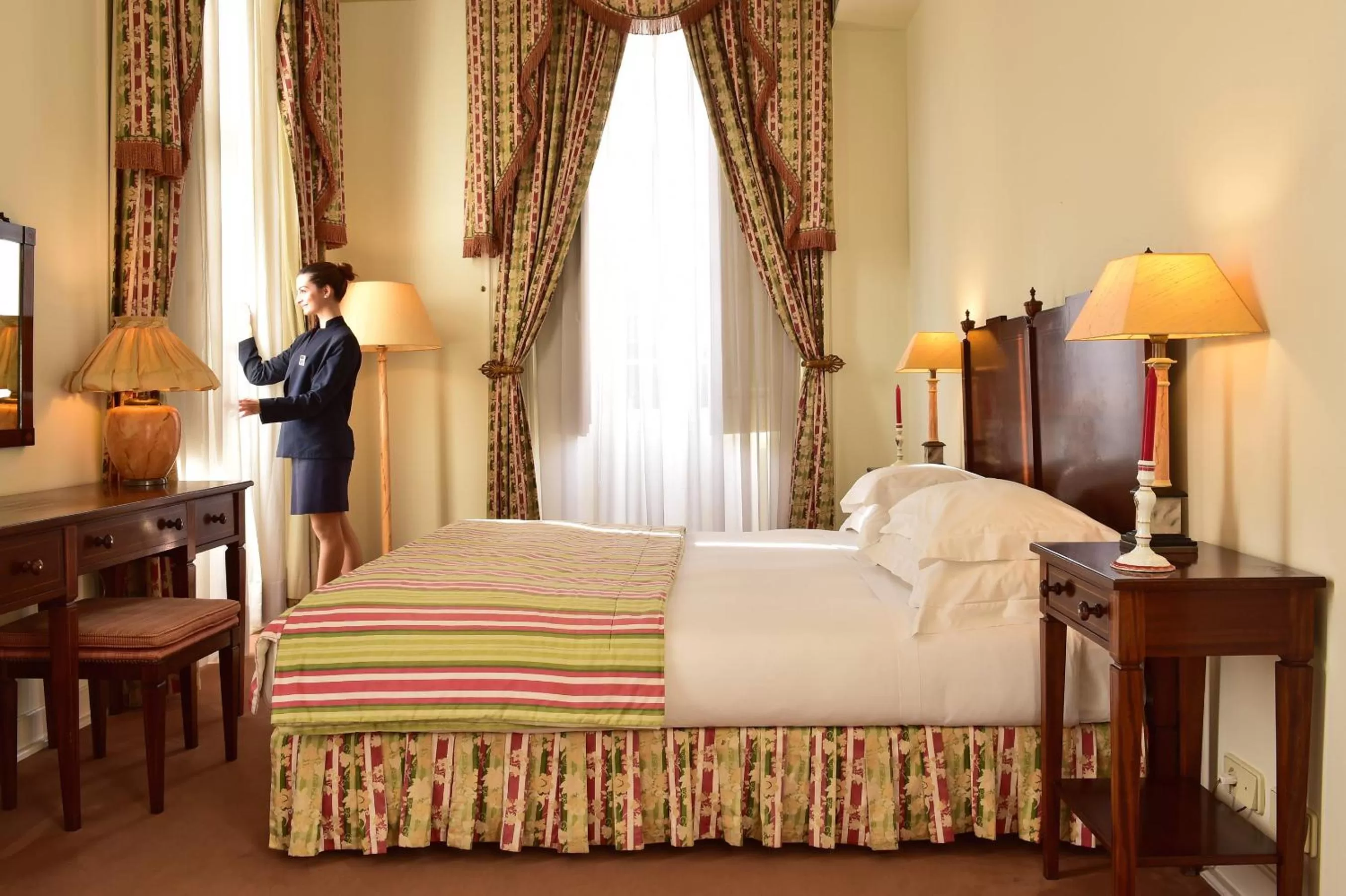 Photo of the whole room, Bed in Pousada Palacio de Queluz
