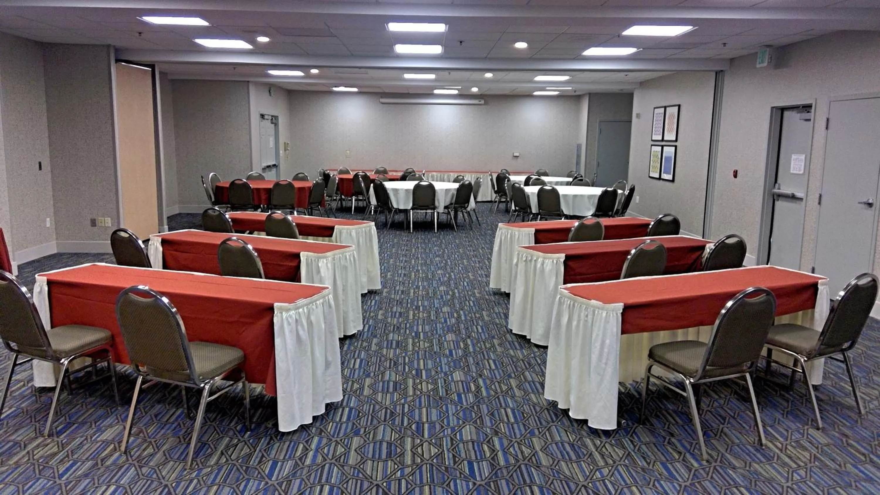 Meeting/conference room in Holiday Inn Express & Suites Tracy by IHG