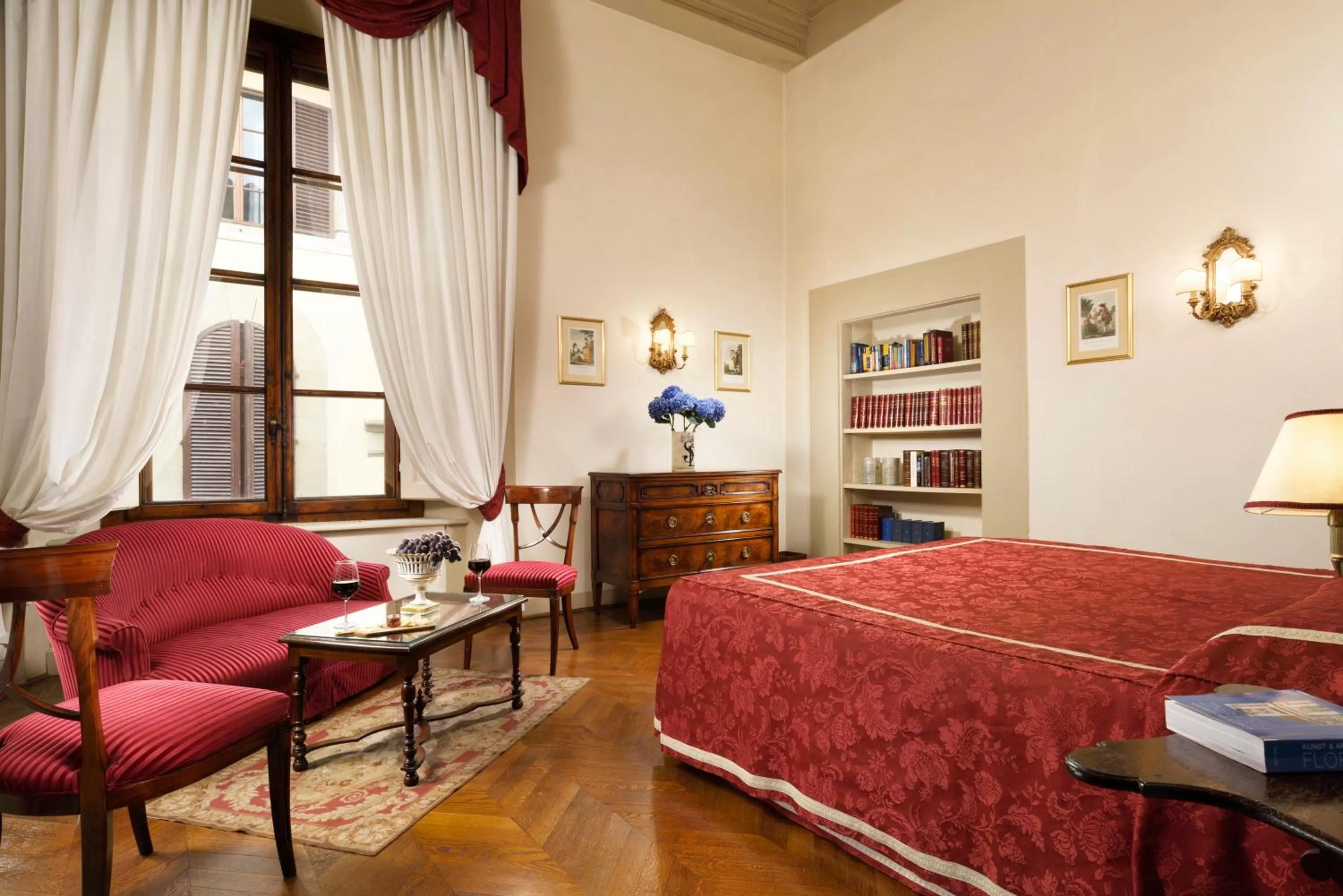Photo of the whole room, Bed in Palazzo Niccolini al Duomo Residenza D'Epoca