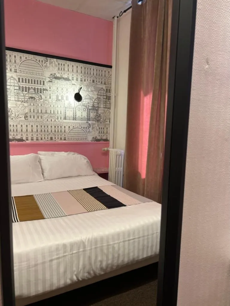 Bed in Hôtel de la Croix-Rousse