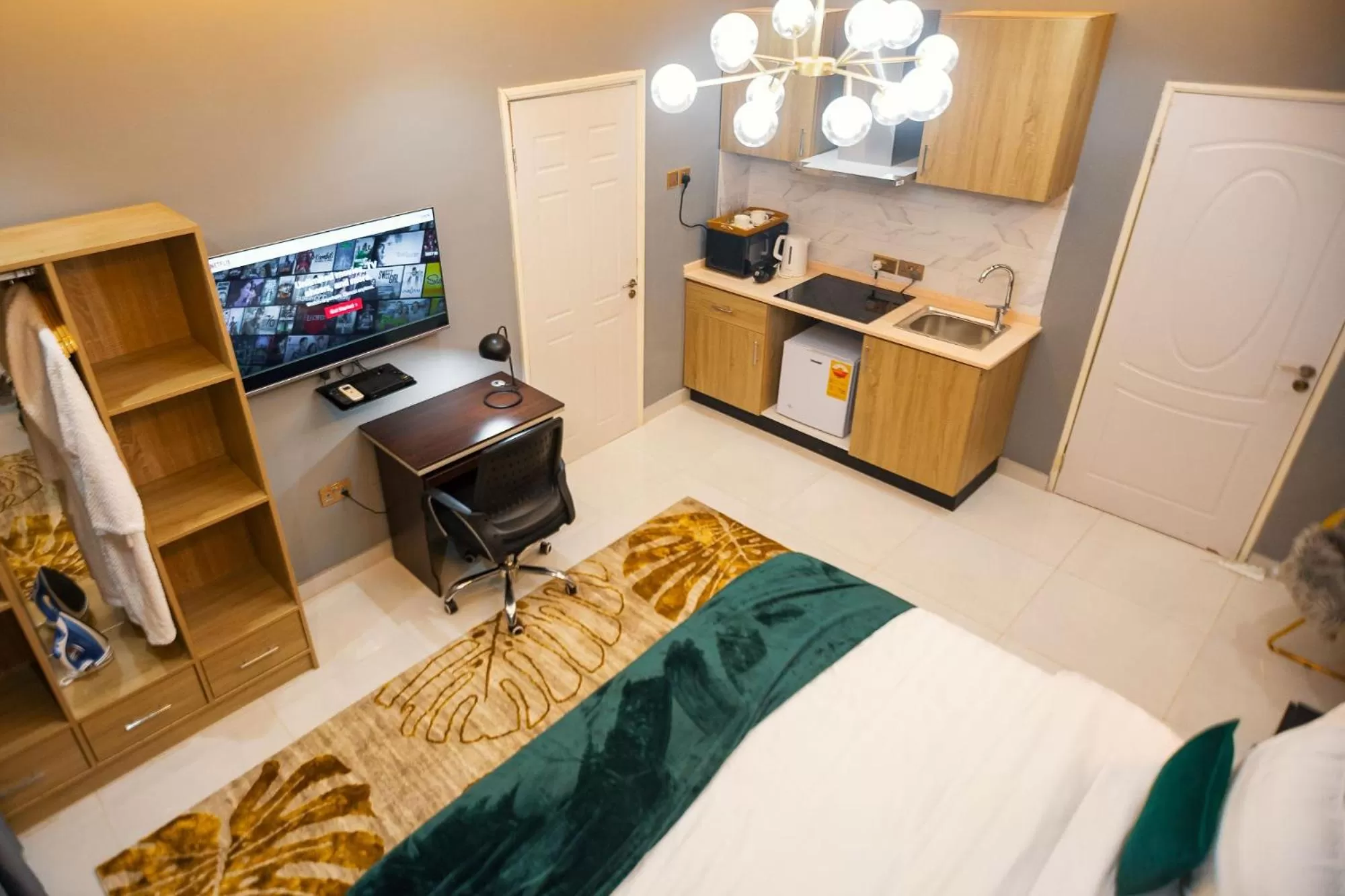 TV and multimedia, Bed in The Avery Suites, East Legon