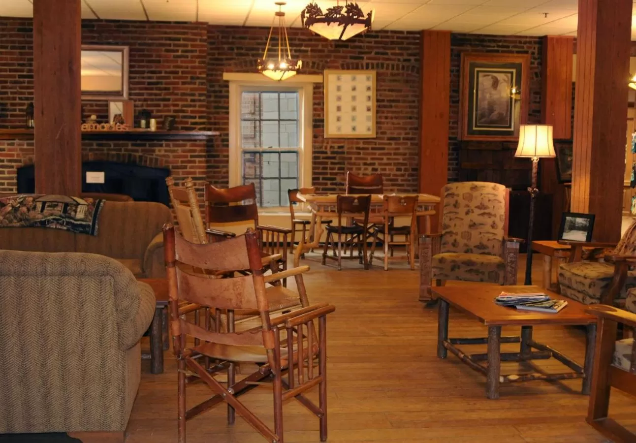 Communal lounge/ TV room, Restaurant/Places to Eat in Turkey Run Inn & Cabins