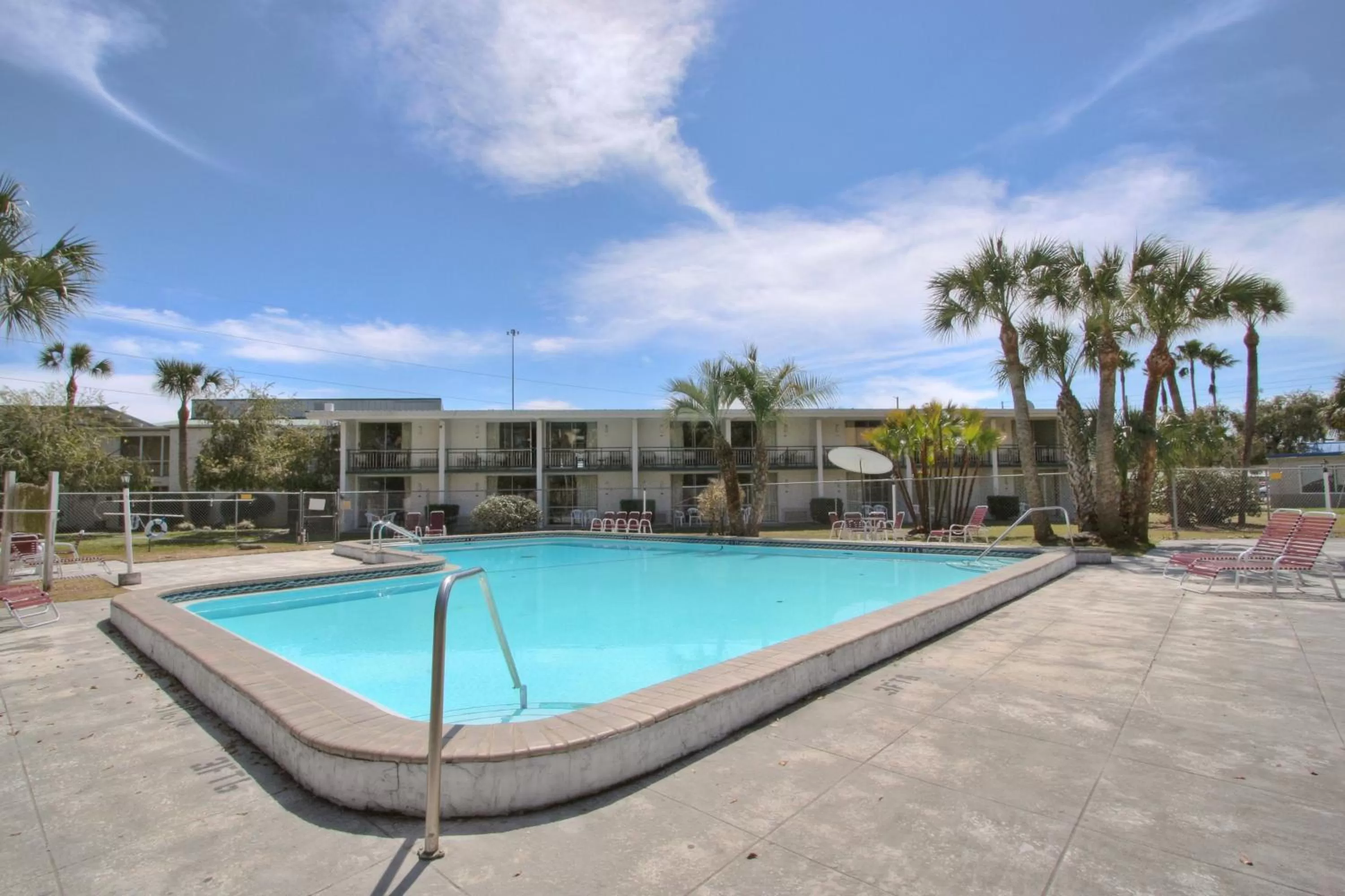 Swimming pool in Travelodge by Wyndham Lakeland