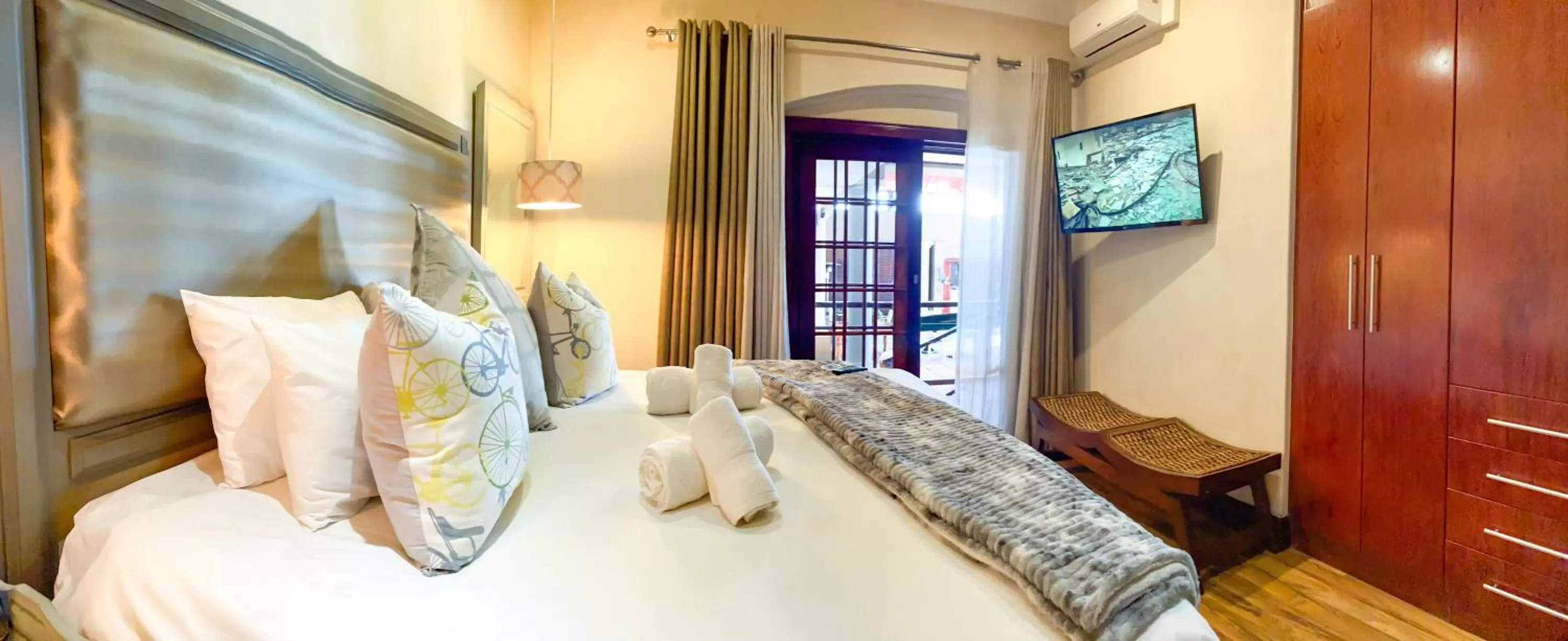 Bed in Spacube Luxury Suites and Spa