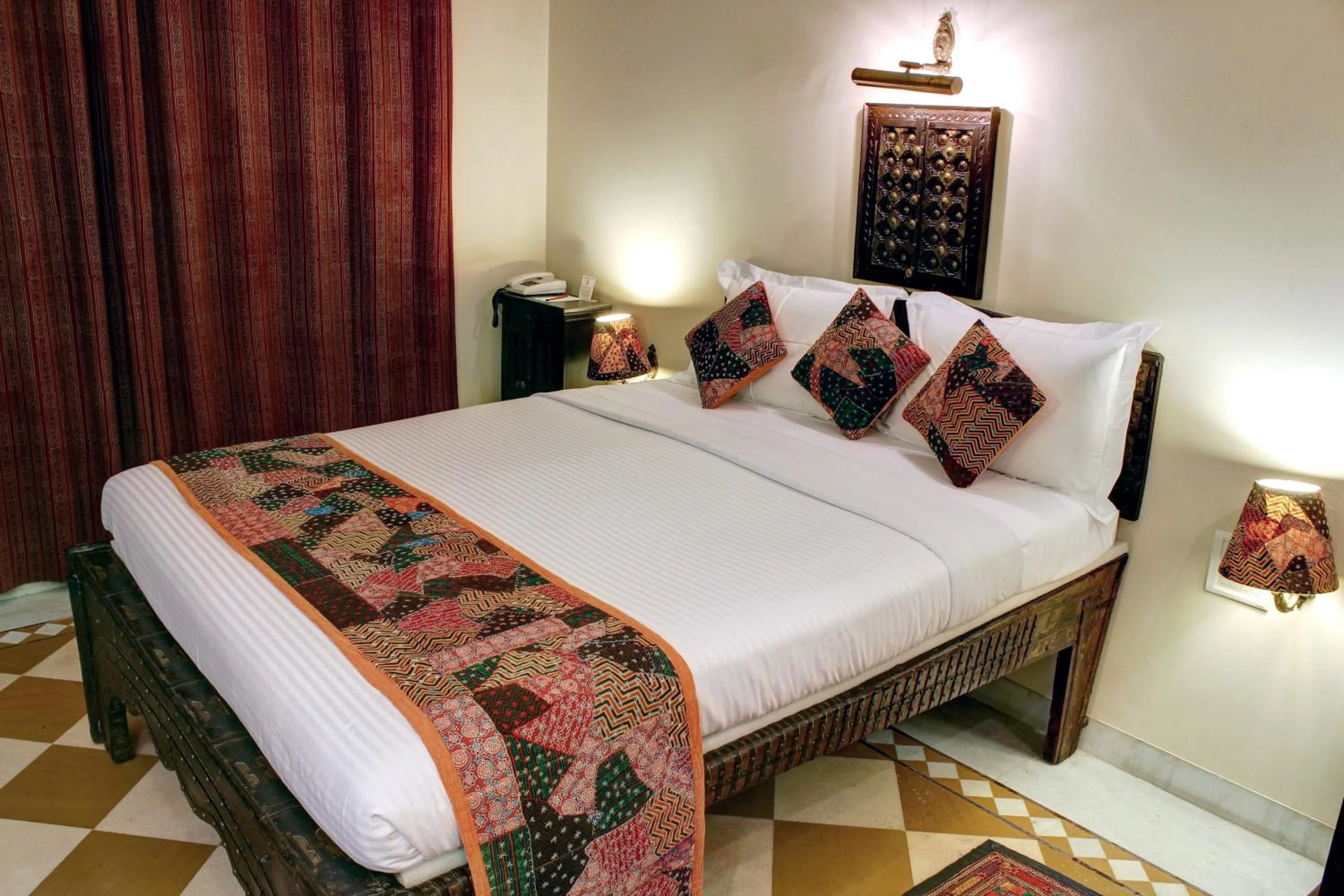 Bed in Palace On Ganges - Heritage Hotel