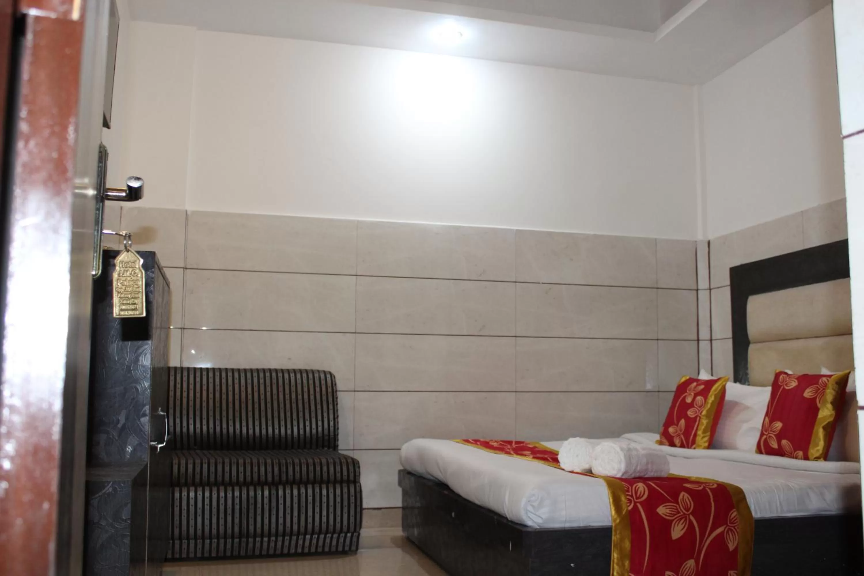 Bedroom, Seating Area in Trimrooms JMC Katra