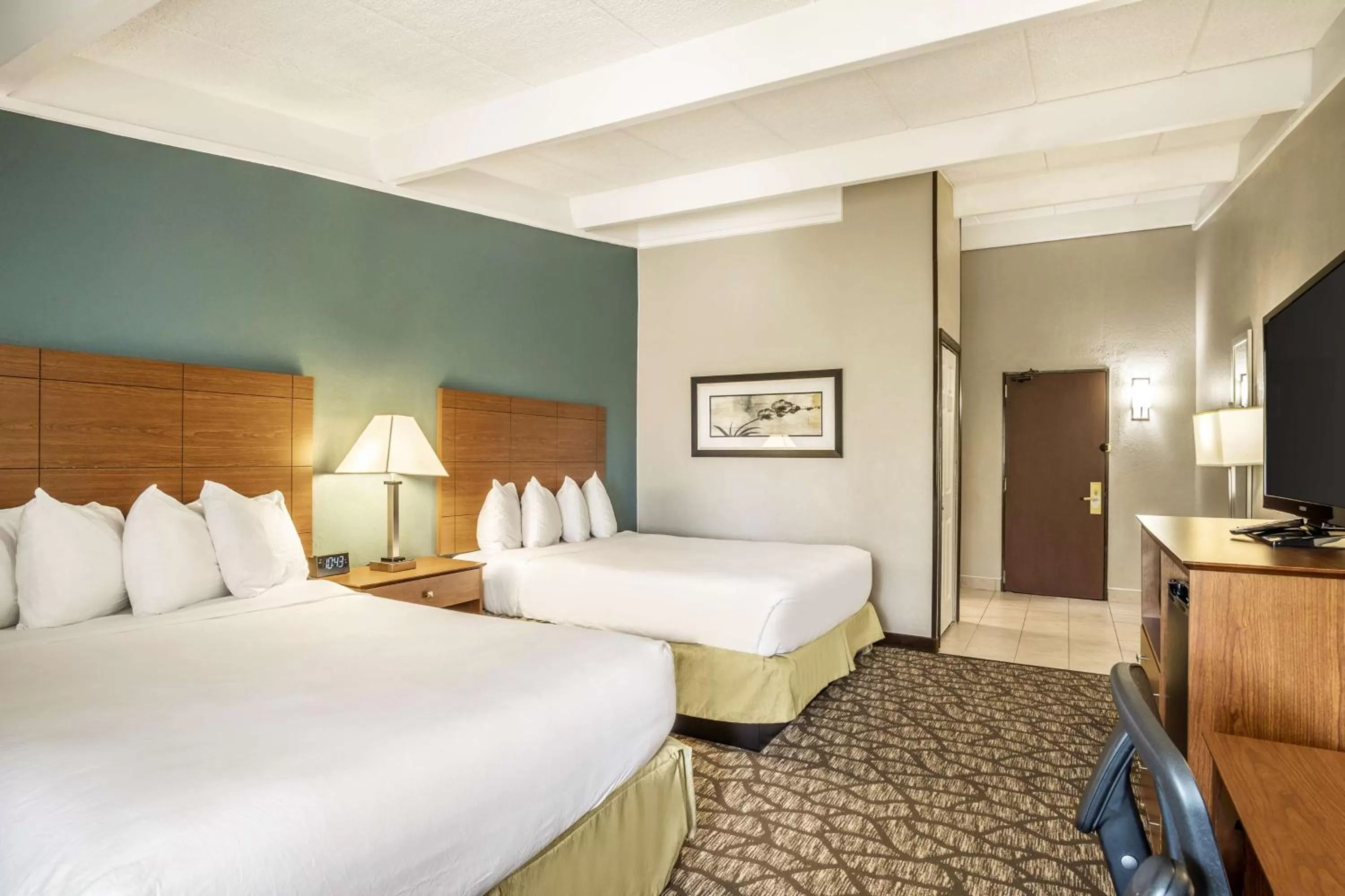 Queen Room with Two Queen Beds - Non-Smoking in AmericInn by Wyndham Grand Rapids Airport North