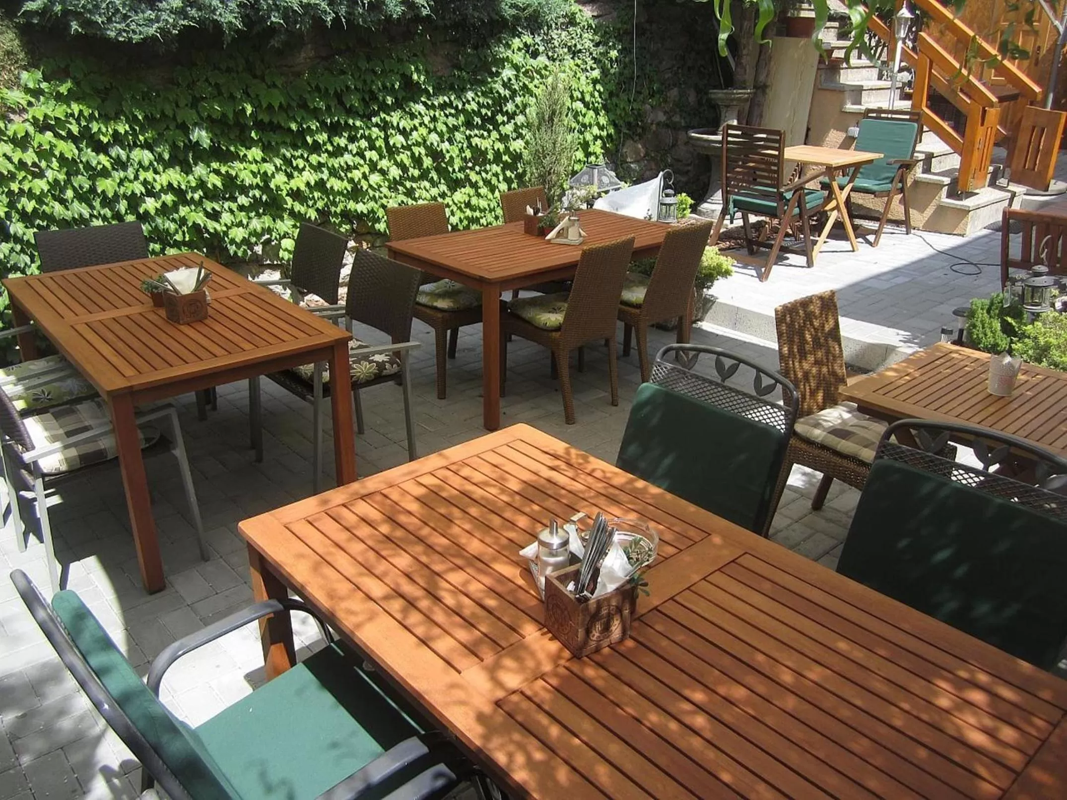 Restaurant/Places to Eat in Spa & Pool Apartment Hotel - Restaurant VILLA IVICA