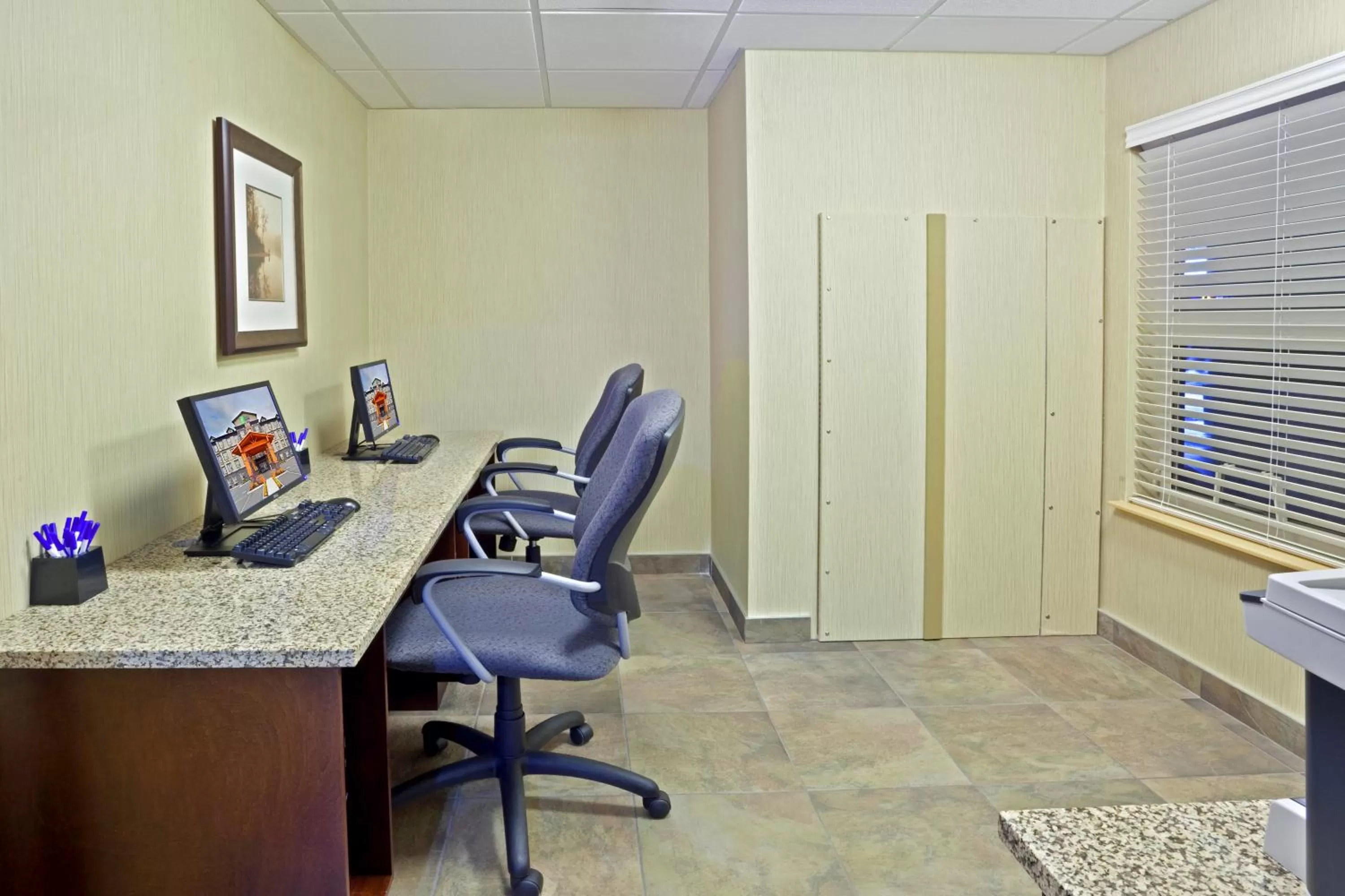 Business facilities in Bayview Hotel