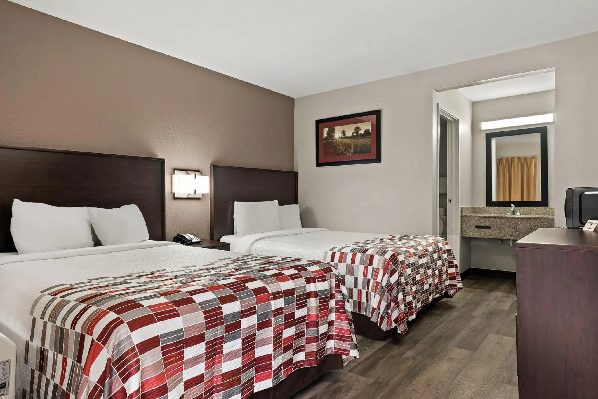 Photo of the whole room, Bed in Red Roof Inn Spartanburg - I-85