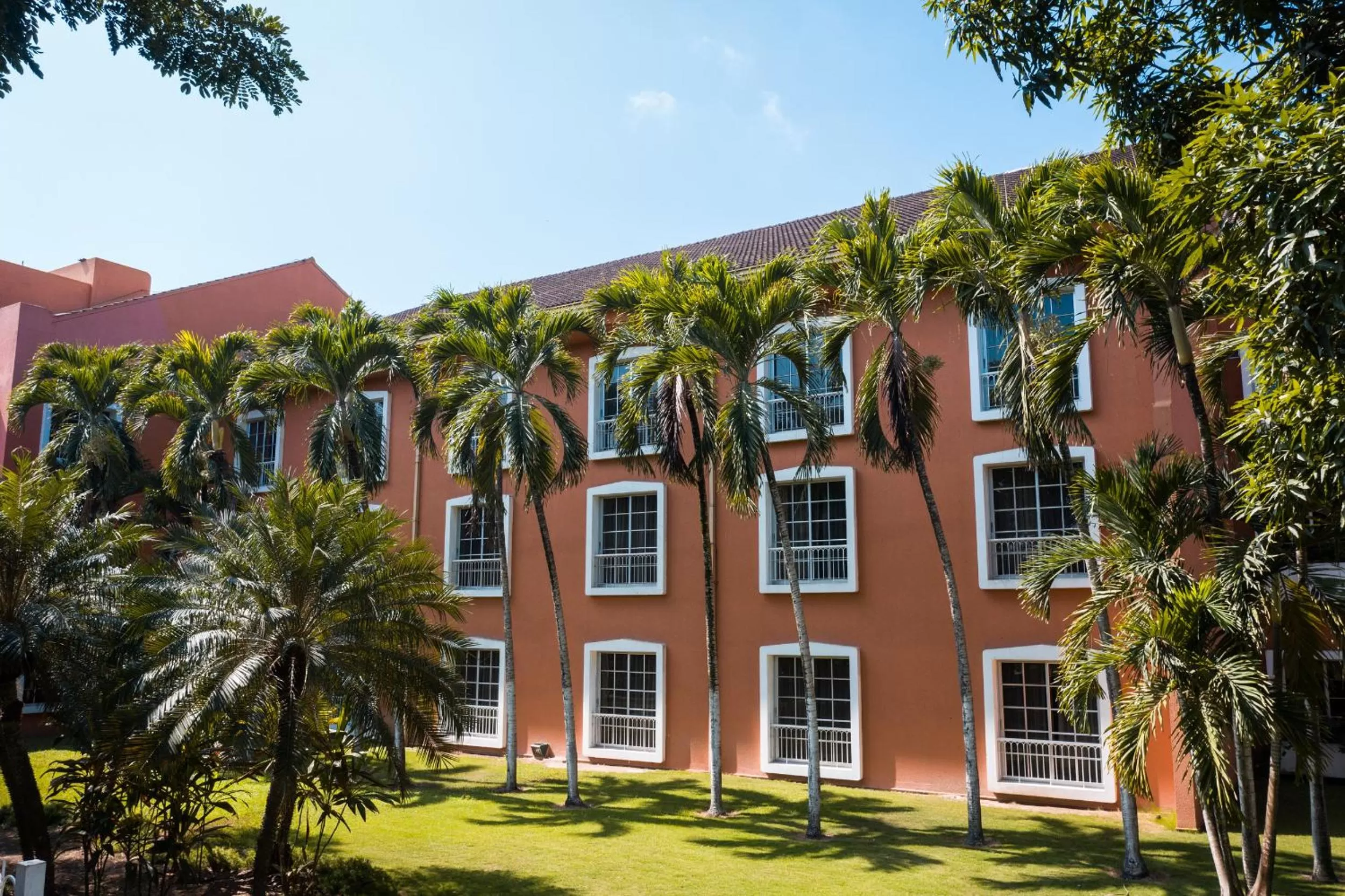 Property building in Oro Verde Machala