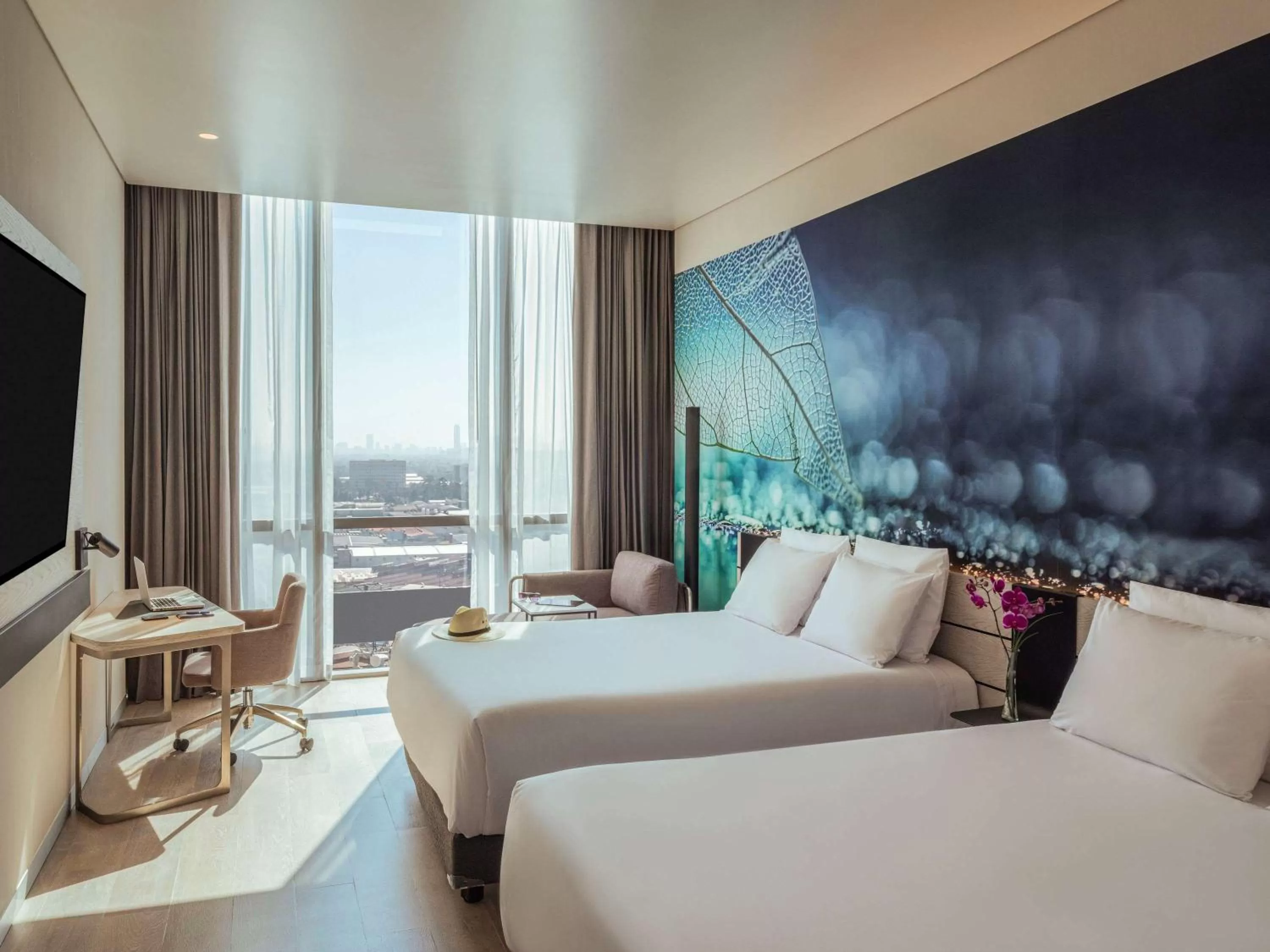 Photo of the whole room, Bed in Novotel Mexico City Toreo