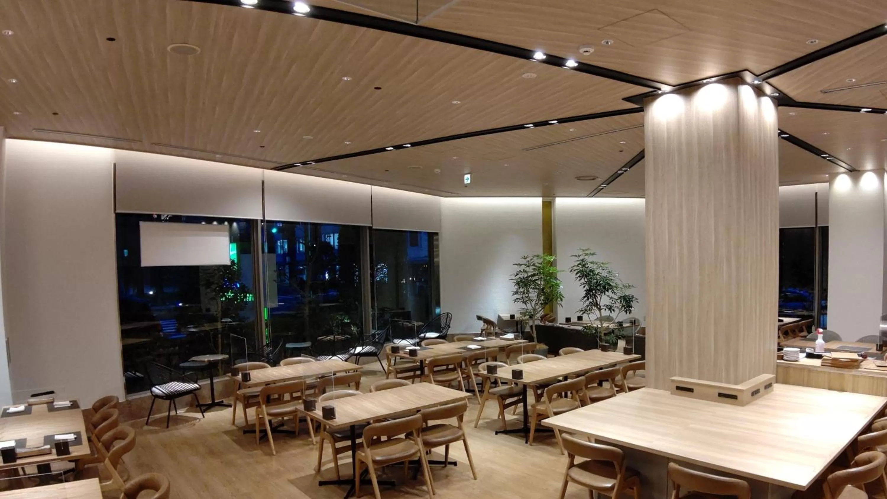 Lounge or bar in ANA Holiday Inn Sendai by IHG